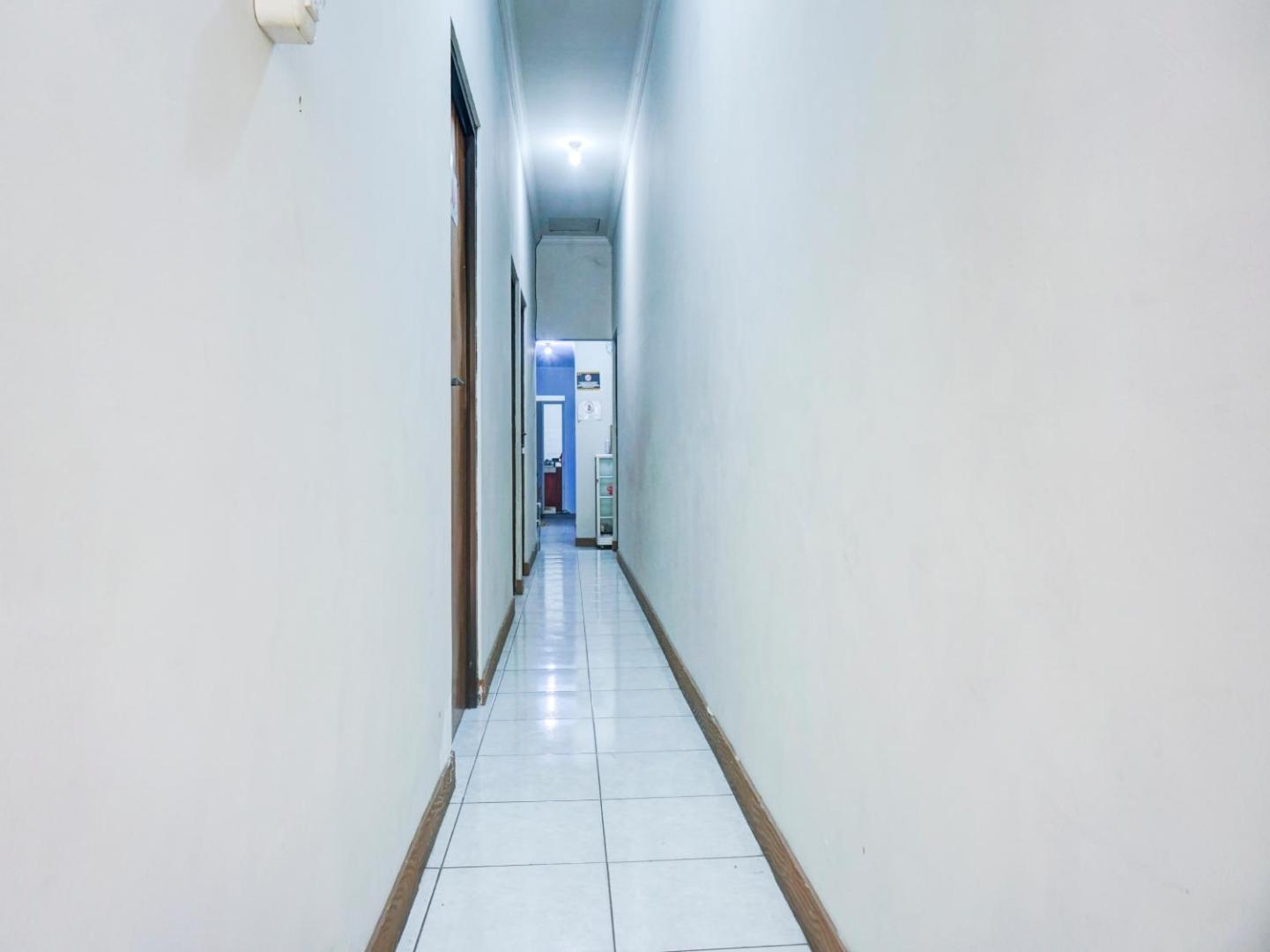 Cosmo Tanjung Duren by OYO Rooms