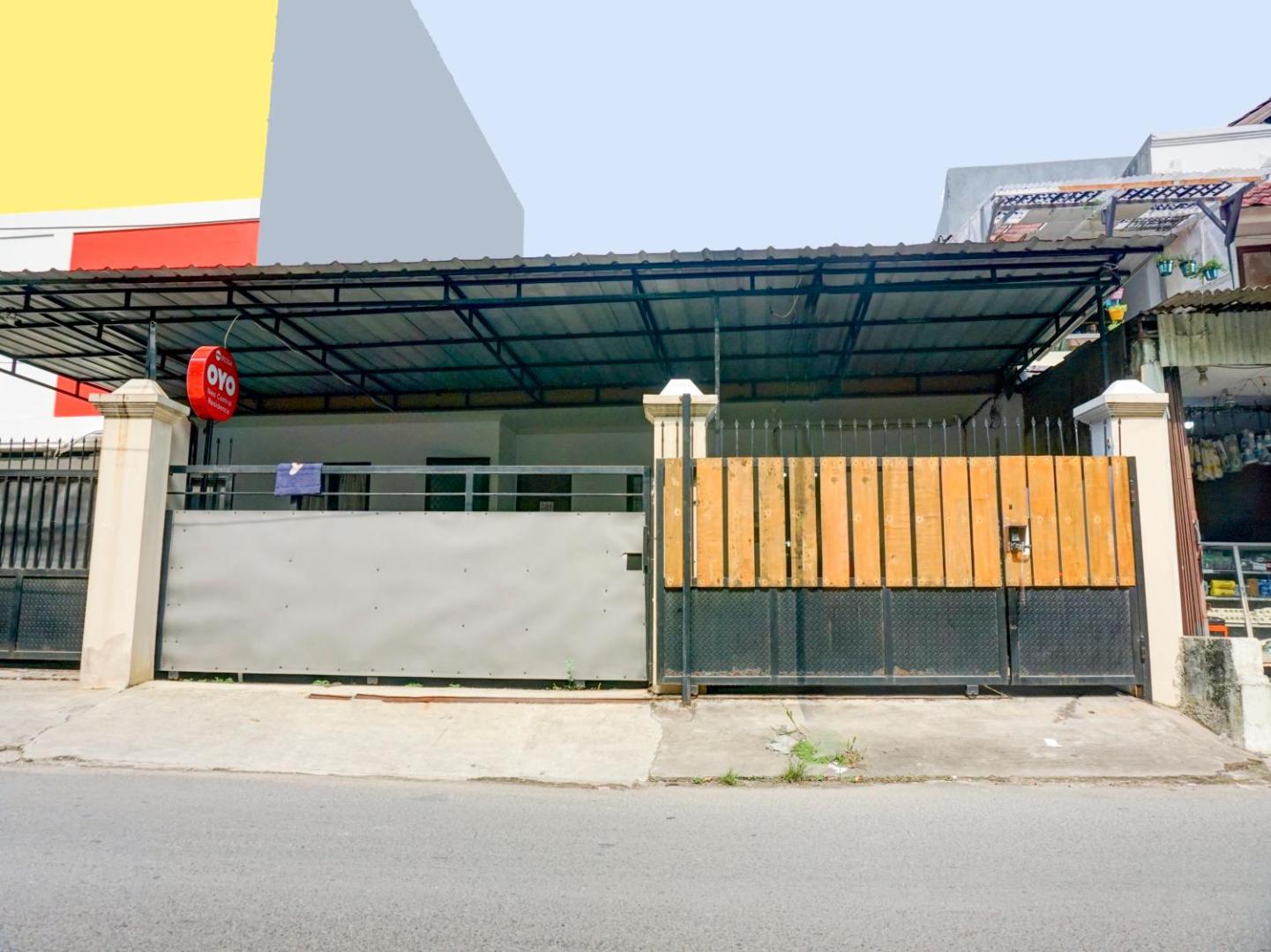 Cosmo Tanjung Duren by OYO Rooms