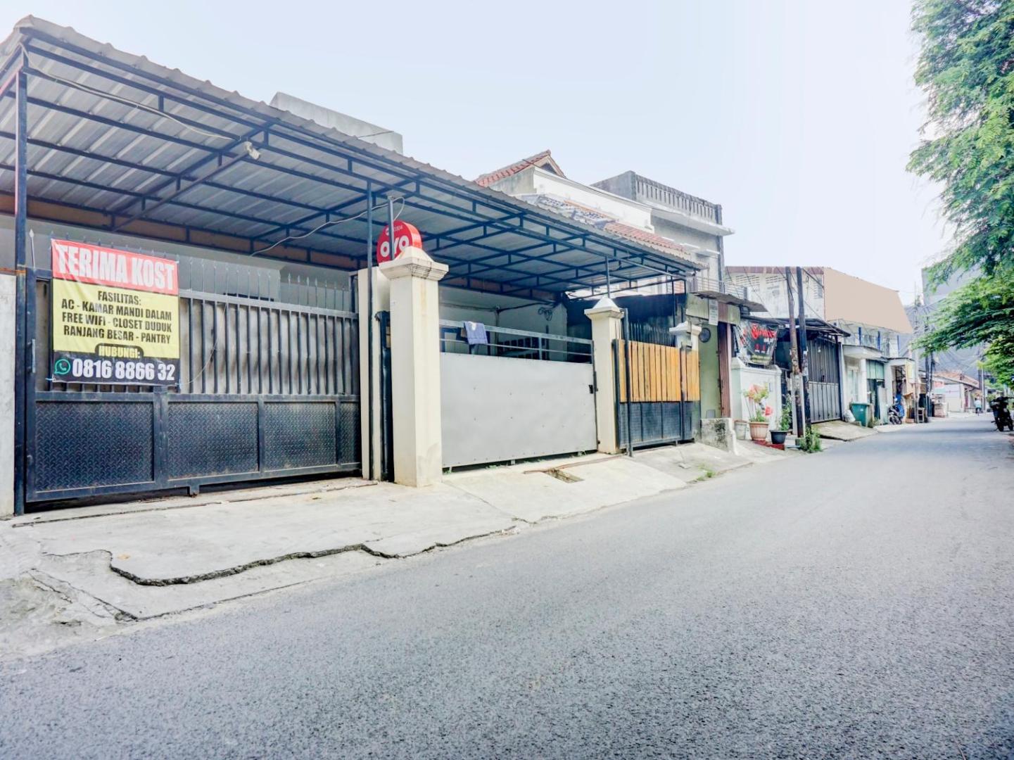 Cosmo Tanjung Duren by OYO Rooms