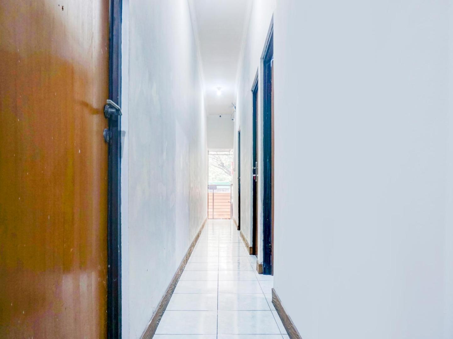 Cosmo Tanjung Duren by OYO Rooms