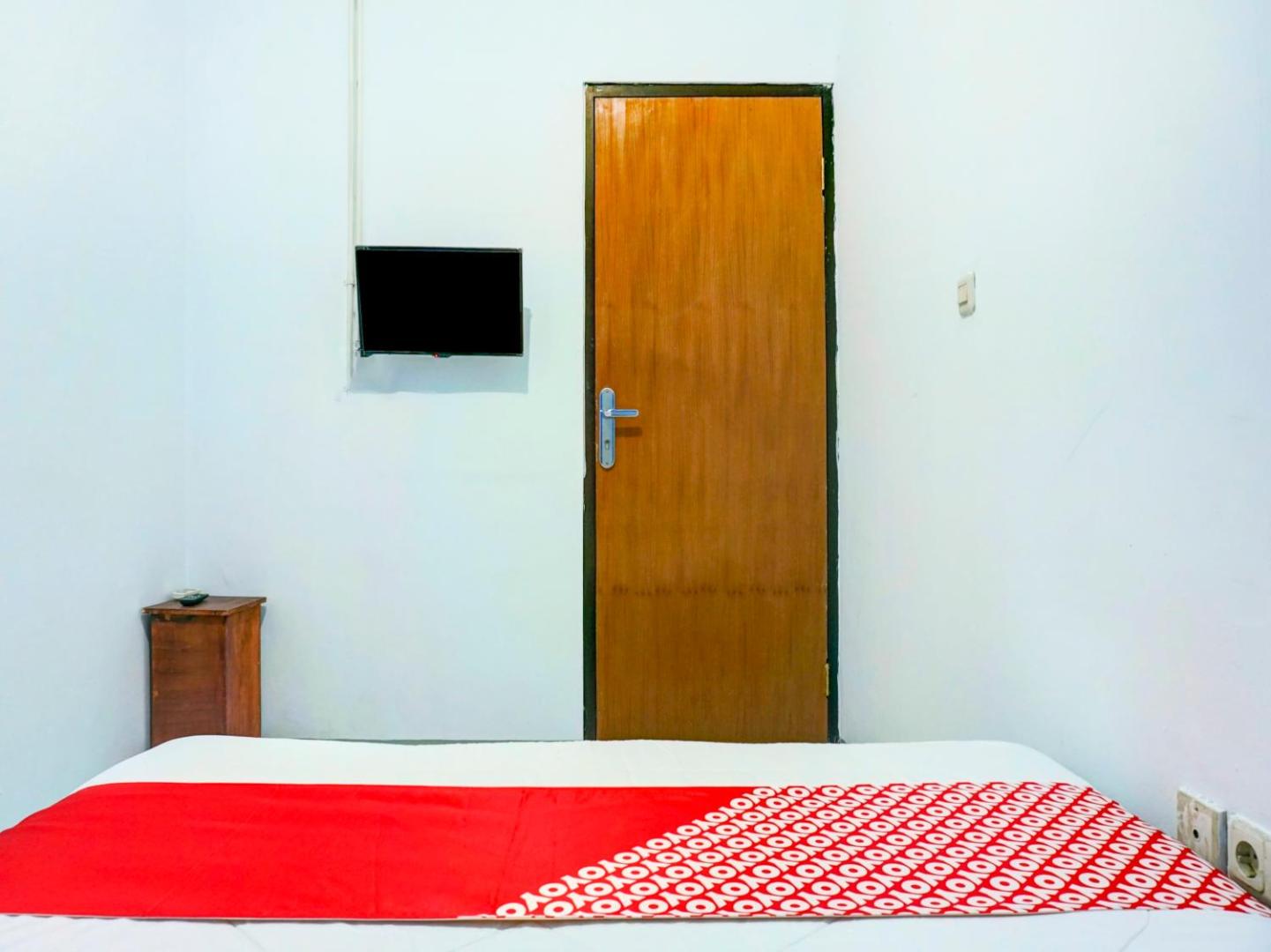 Cosmo Tanjung Duren by OYO Rooms