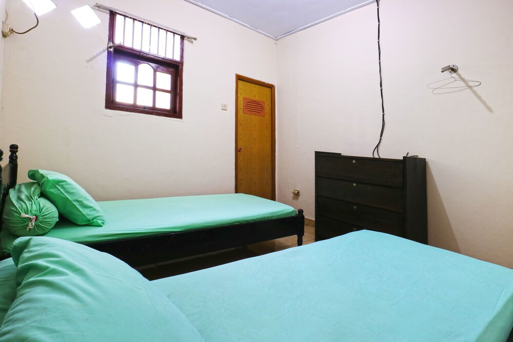 OYO 2256 Danysa Guesthouse Syariah