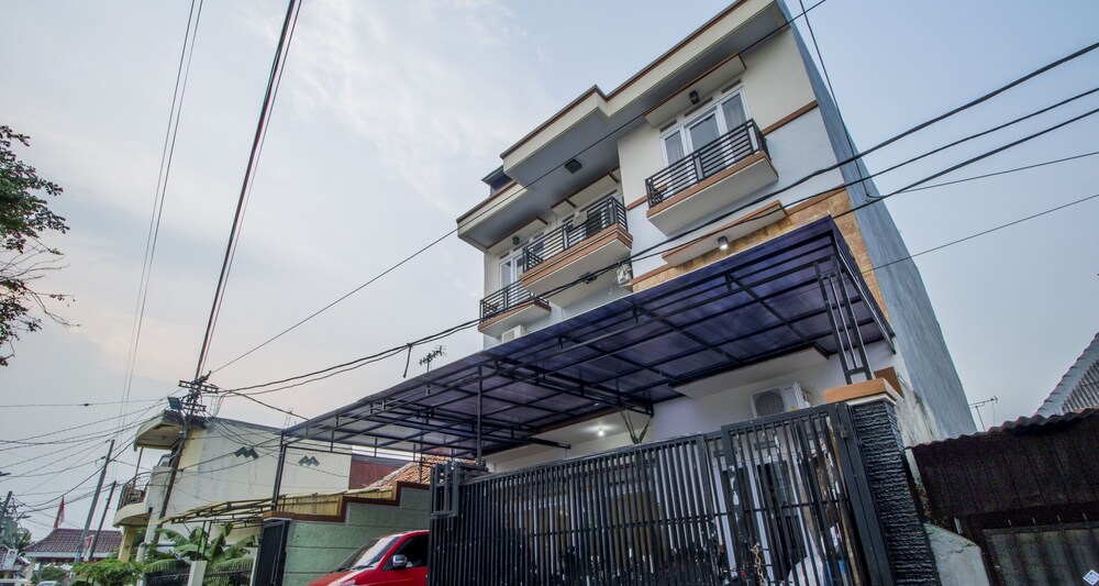 De 80's Matraman by ZEN Rooms