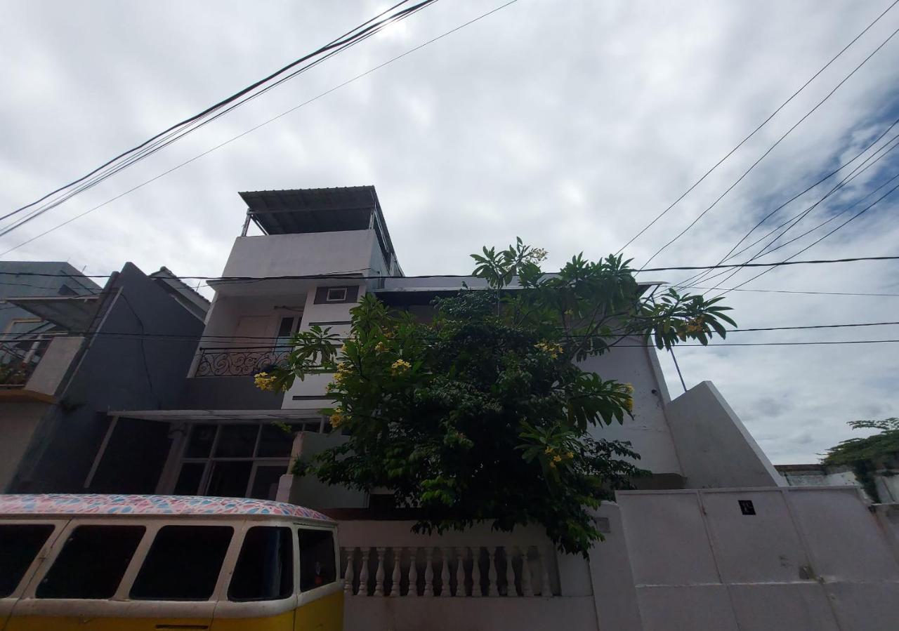 Eiffel Residence Cideng