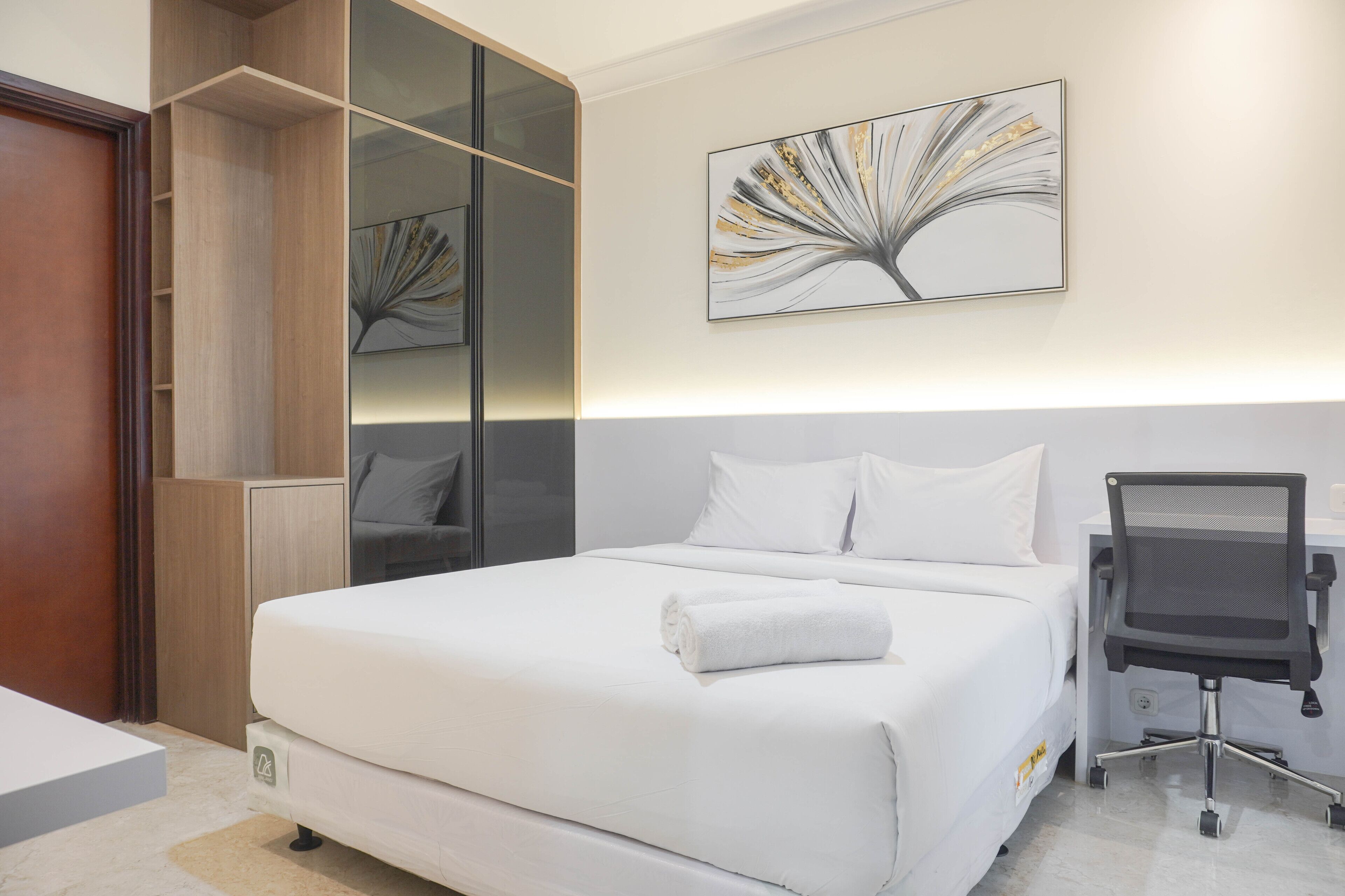 Elegant And Comfy 2Br At Permata Hijau Suites Apartment