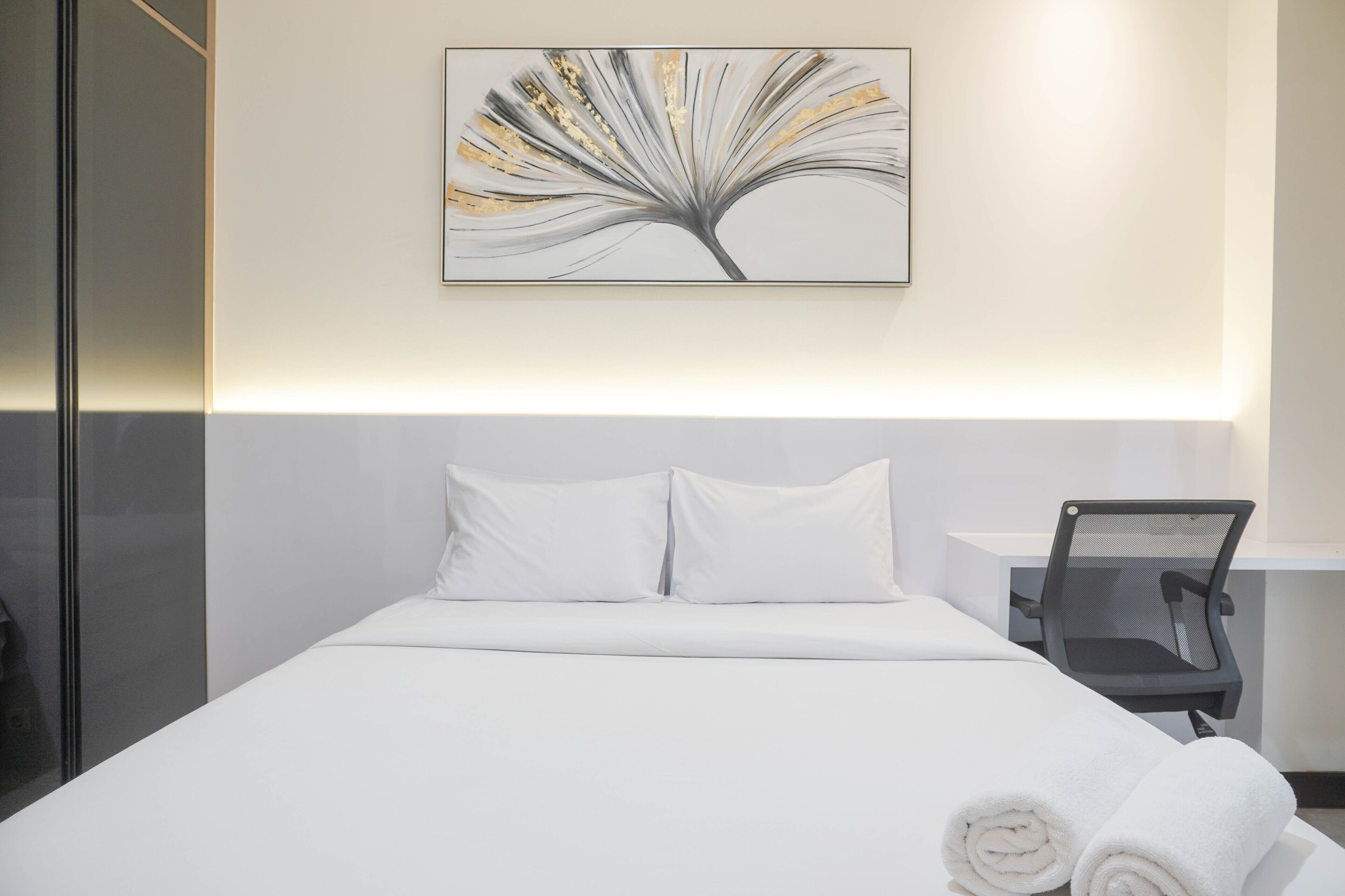 Elegant And Comfy 2Br At Permata Hijau Suites Apartment