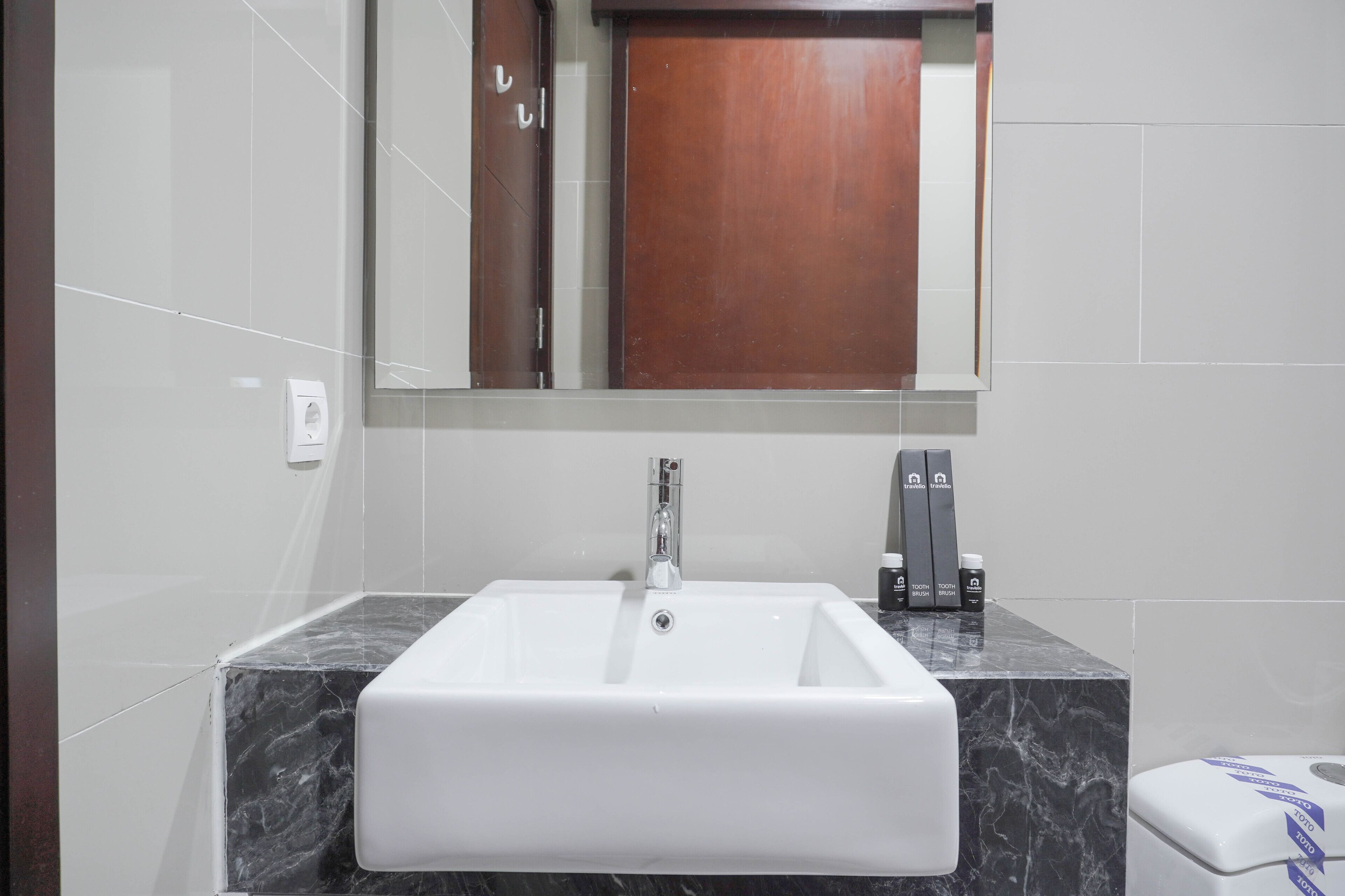 Elegant And Comfy 2Br At Permata Hijau Suites Apartment