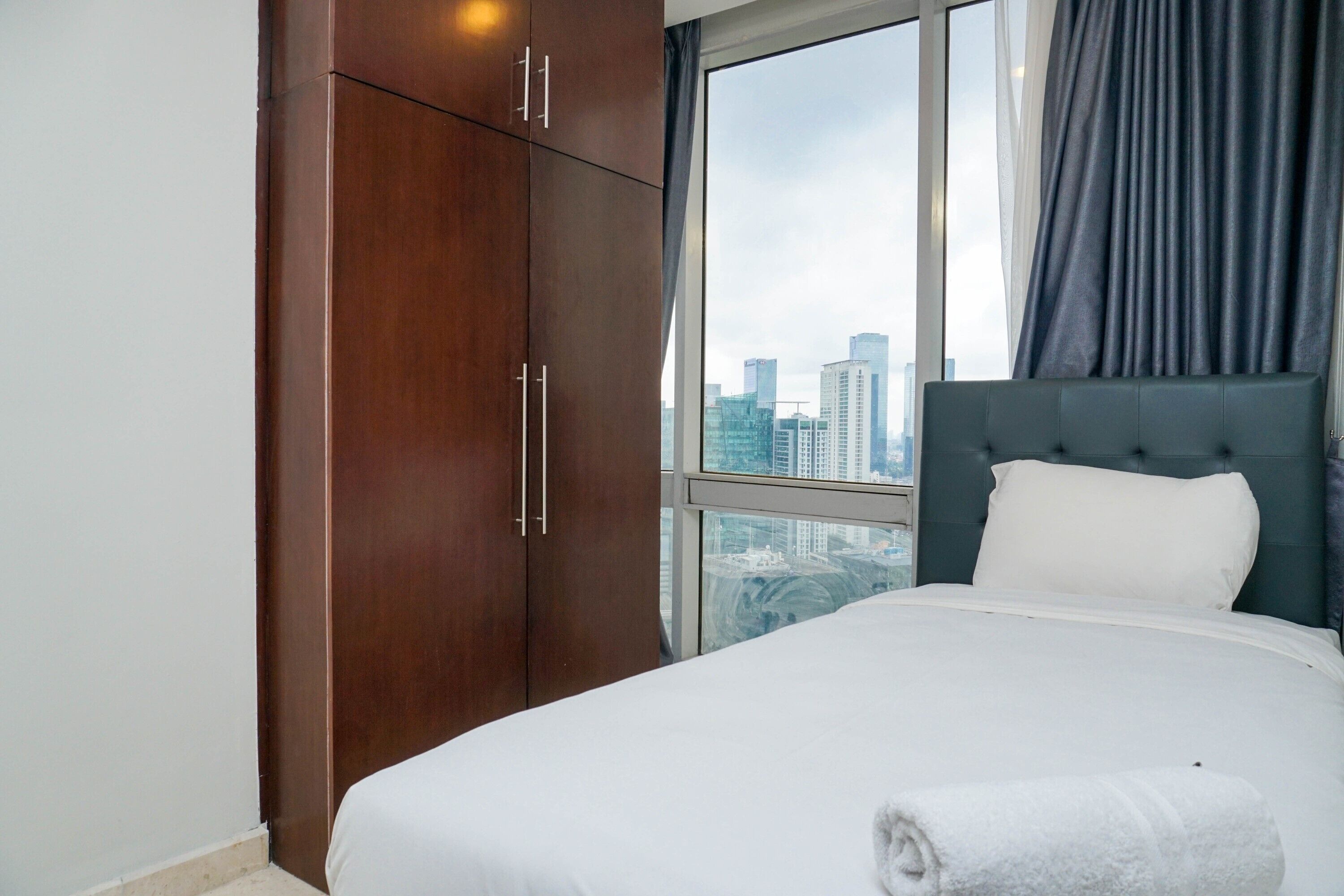 Empyreal Epicentrum Apartment By Travelio