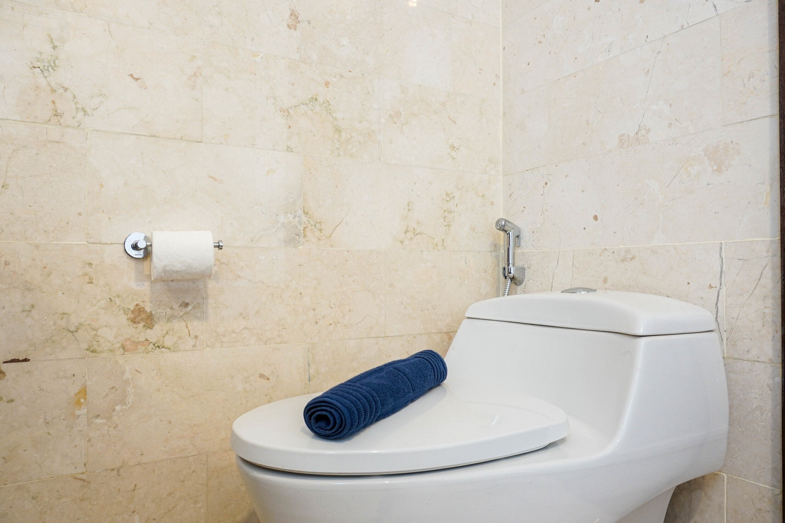 Empyreal Epicentrum Apartment By Travelio