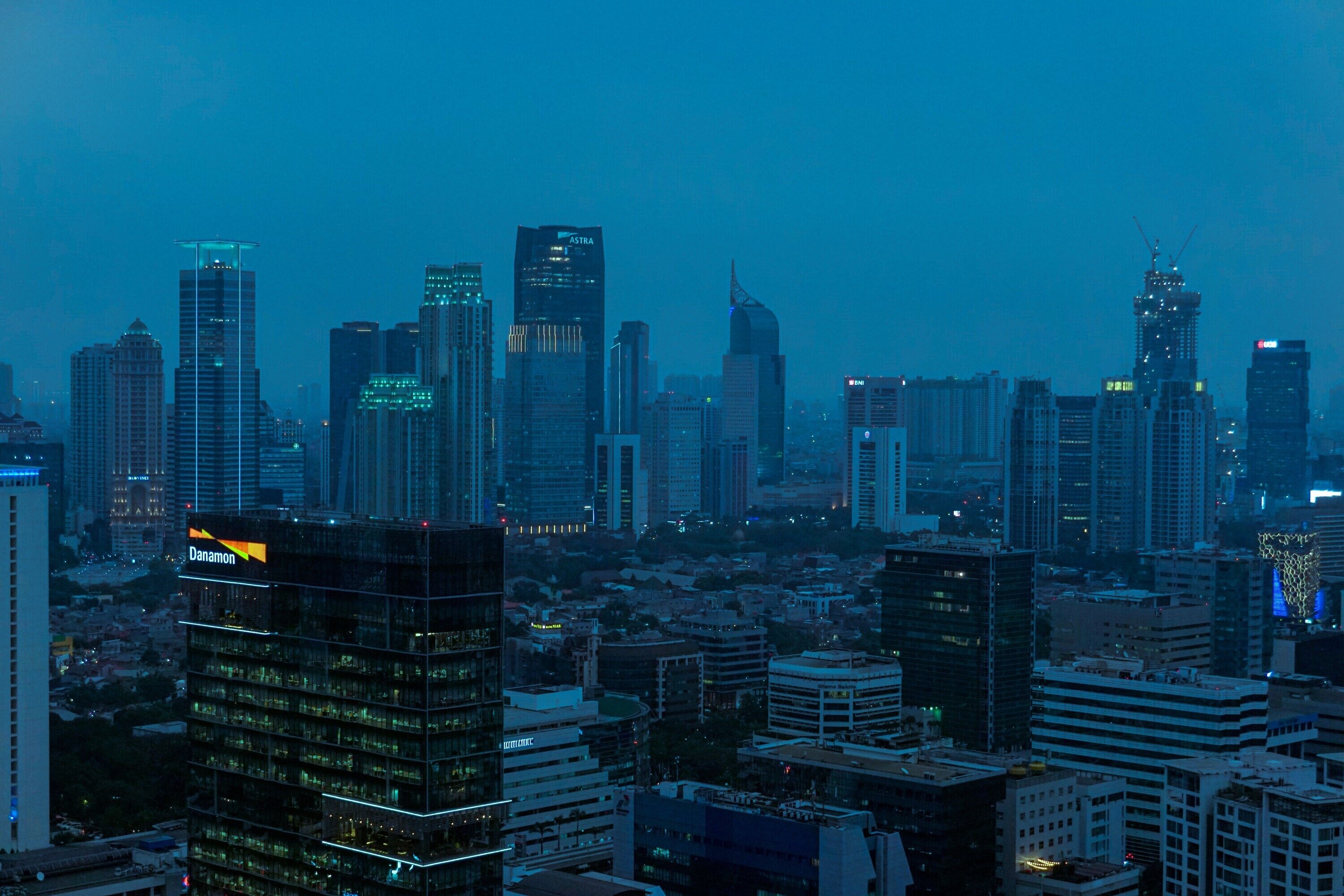 Empyreal Epicentrum Apartment By Travelio