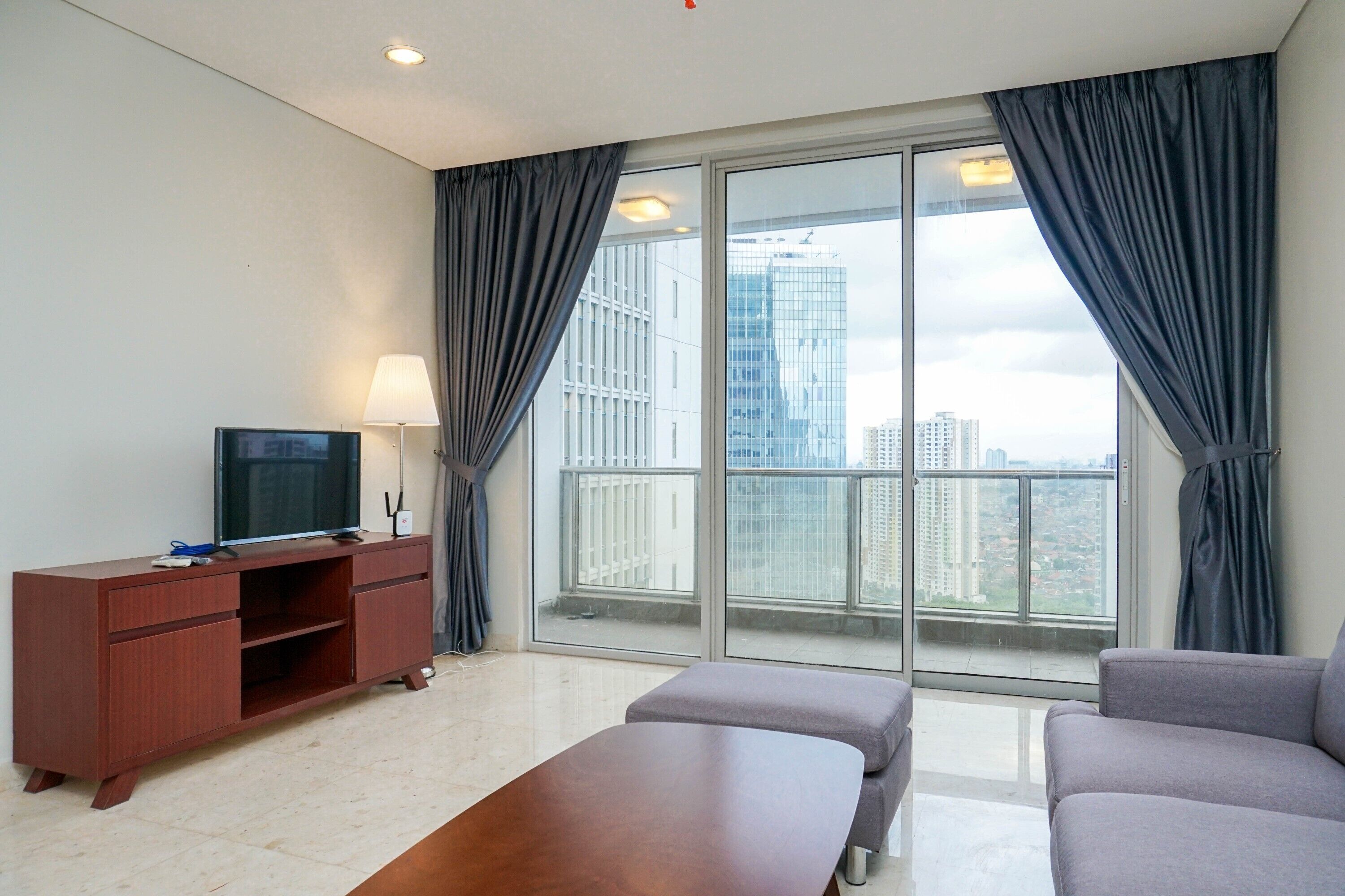 Empyreal Epicentrum Apartment By Travelio