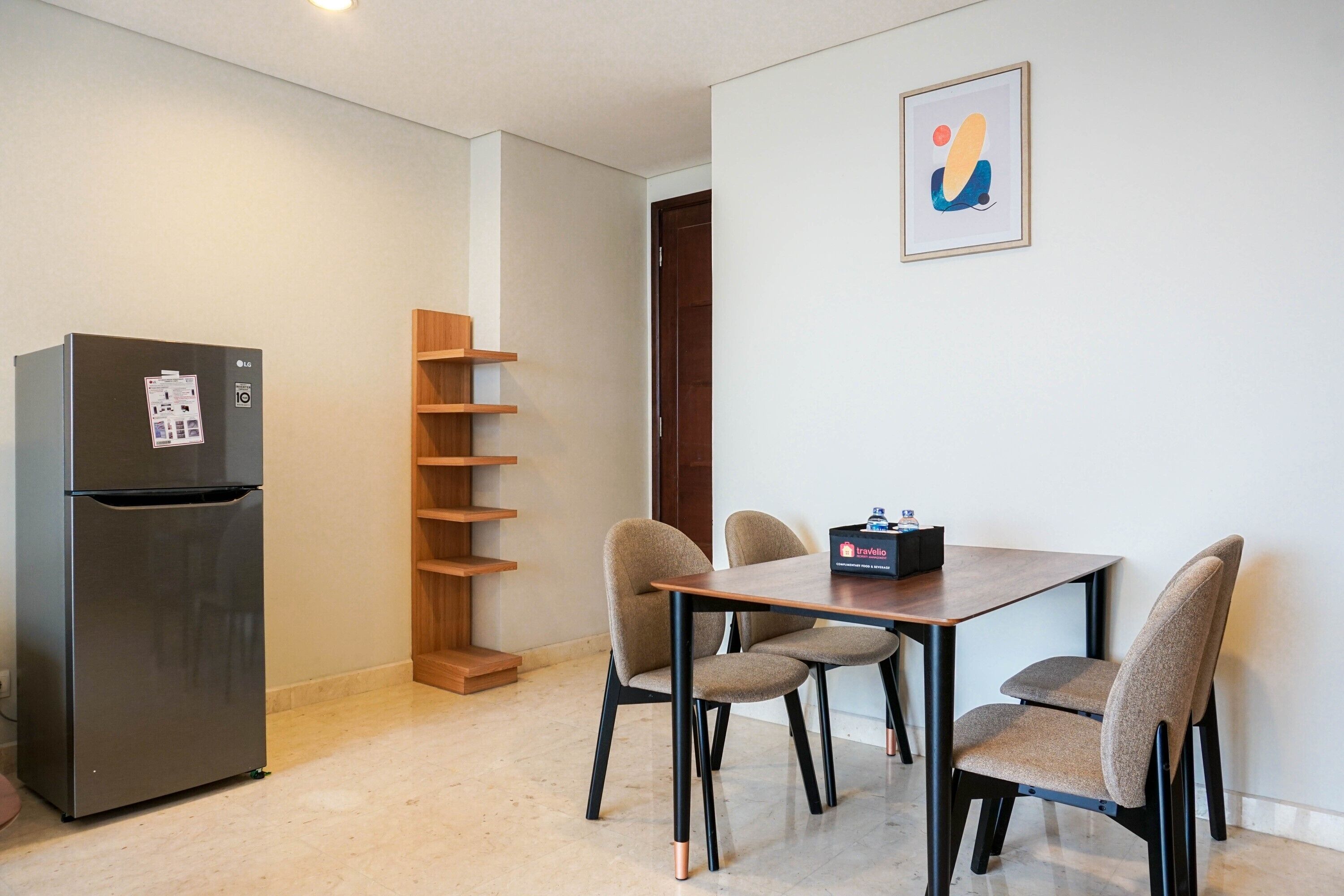 Empyreal Epicentrum Apartment By Travelio