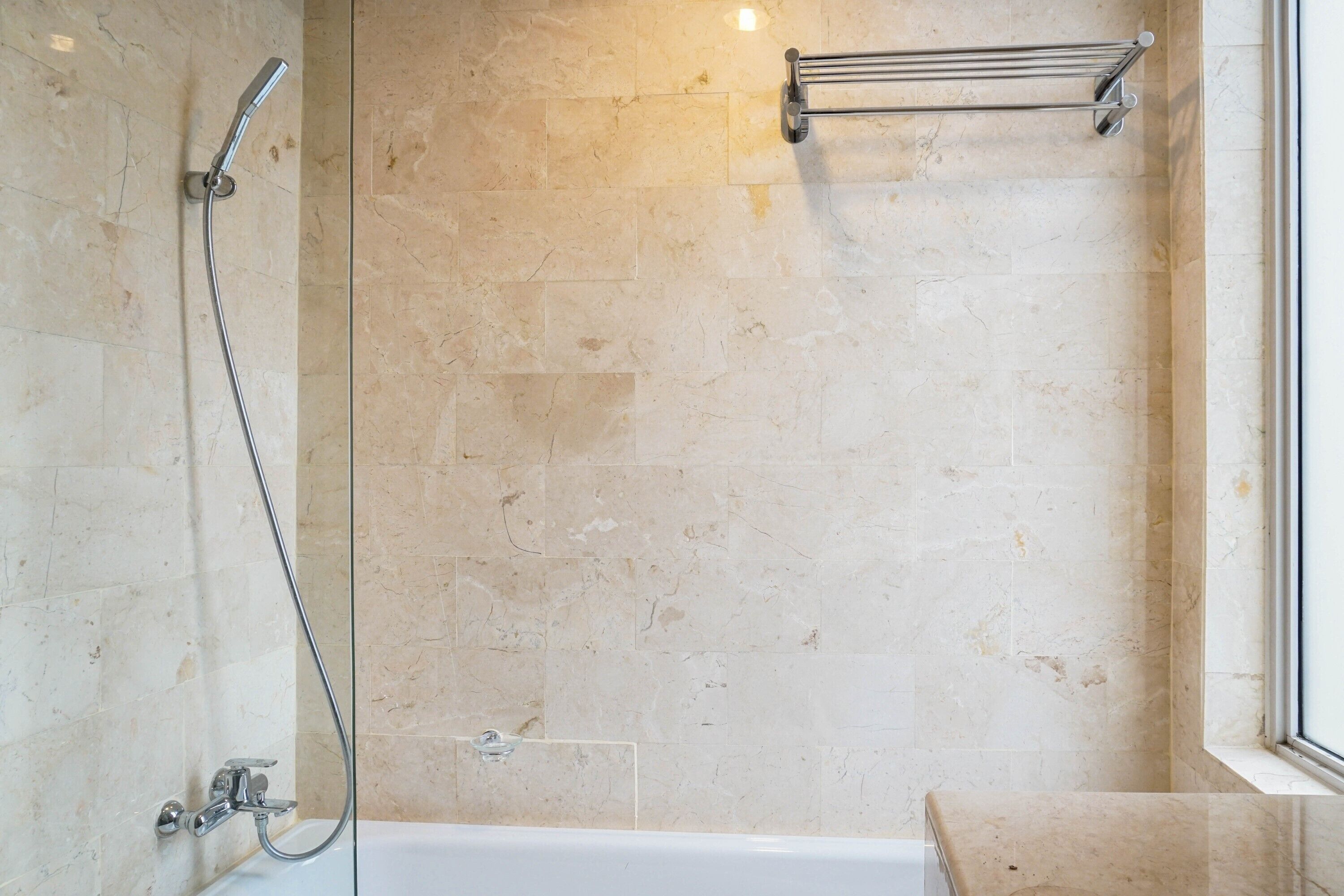 Empyreal Epicentrum Apartment By Travelio