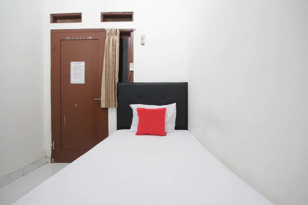 Esco Pangkalan Jati by OYO Rooms