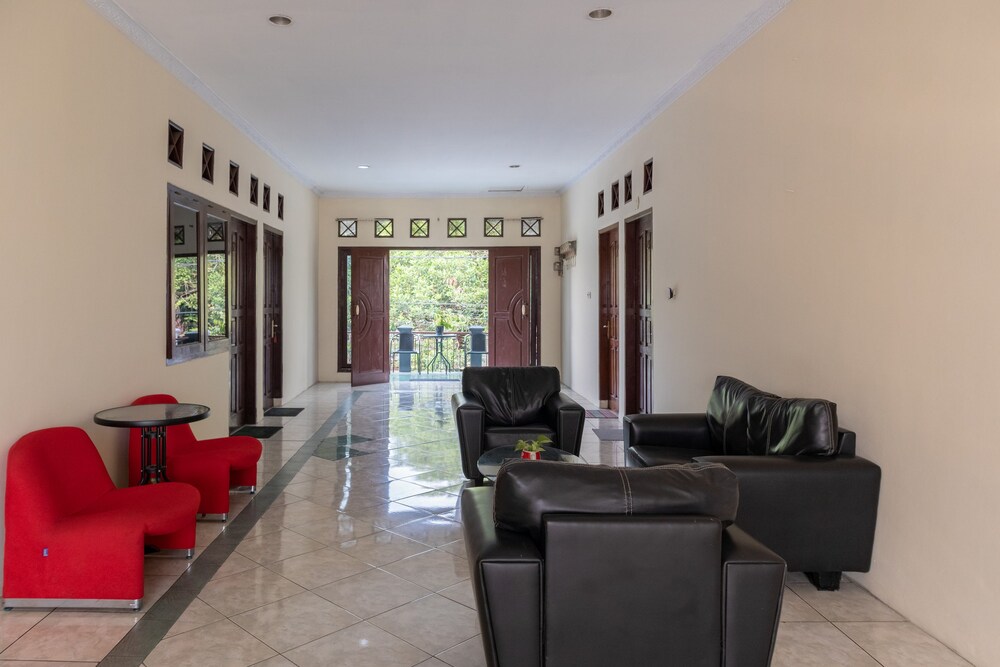 Exclusive 48 Syariah by OYO Rooms