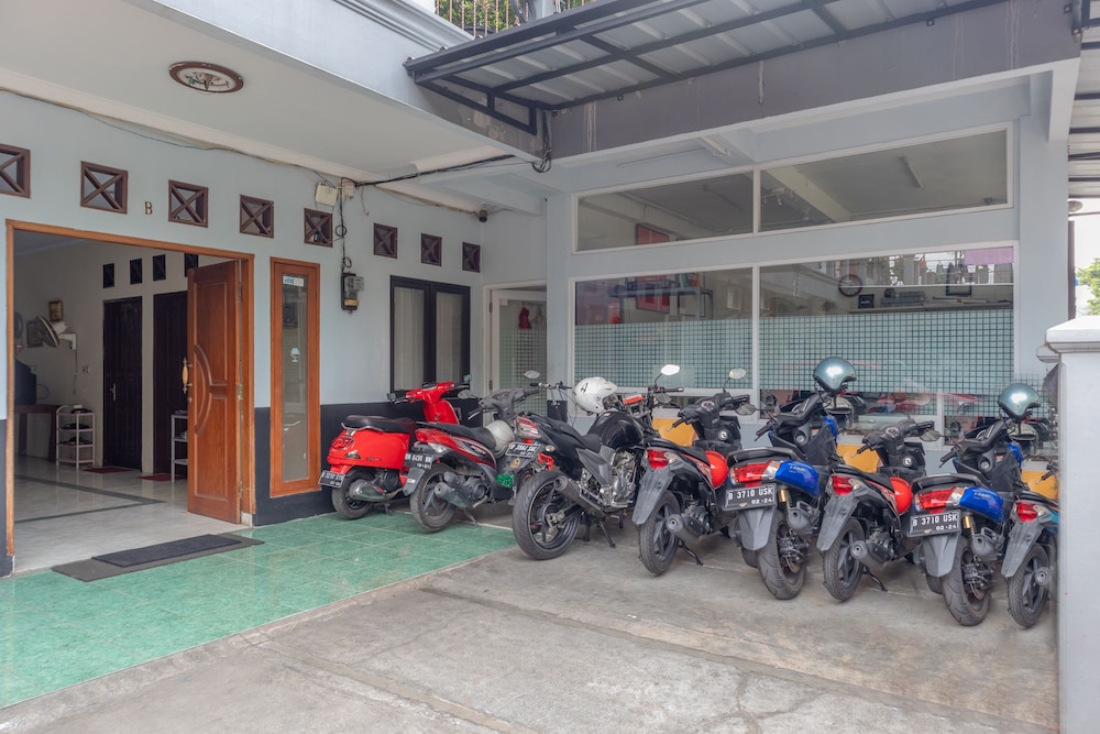 Exclusive 48 Syariah by OYO Rooms