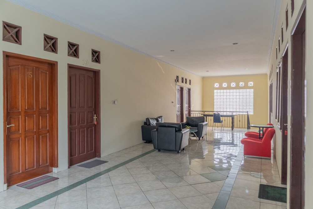 Exclusive 48 Syariah by OYO Rooms