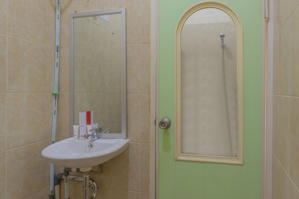 Exclusive 48 Syariah by OYO Rooms