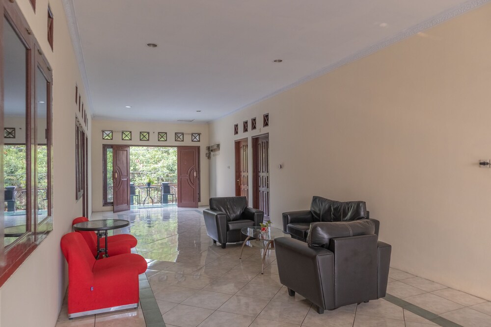 Exclusive 48 Syariah by OYO Rooms