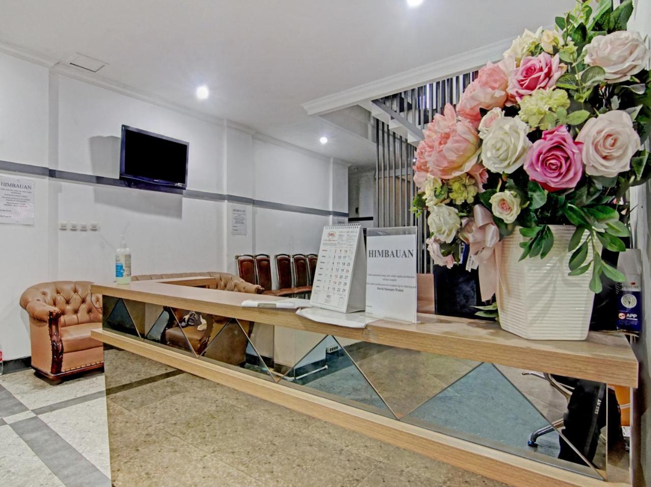 Family Residence by OYO Rooms