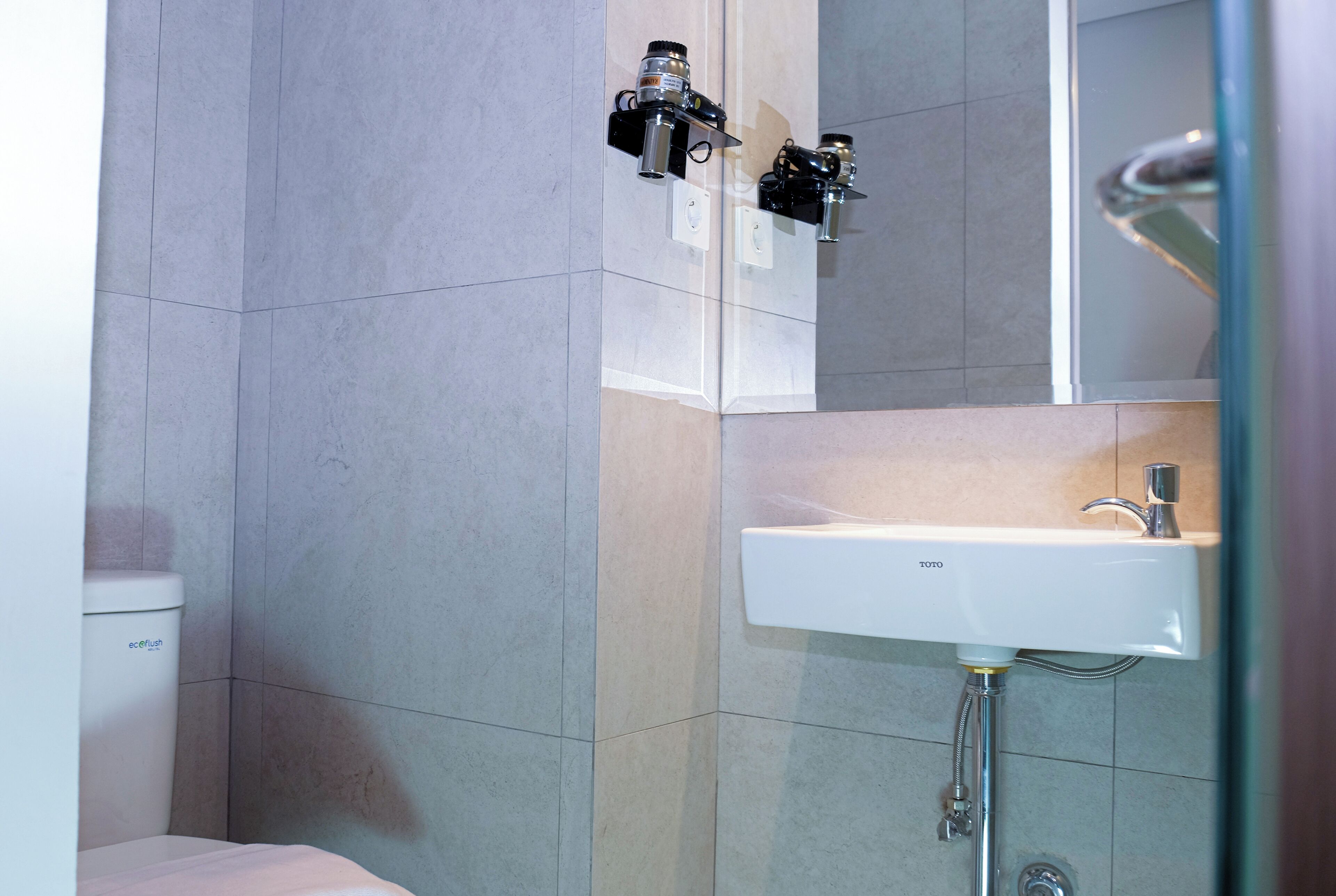 Front One Boutique Hotel Taman Anggrek