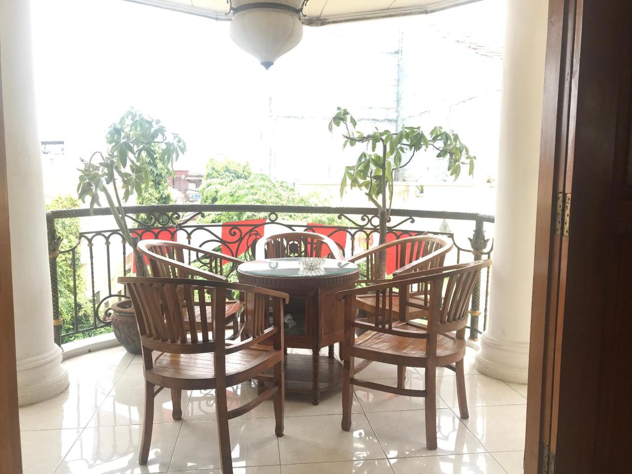 Gayatri Residence by OYO Rooms