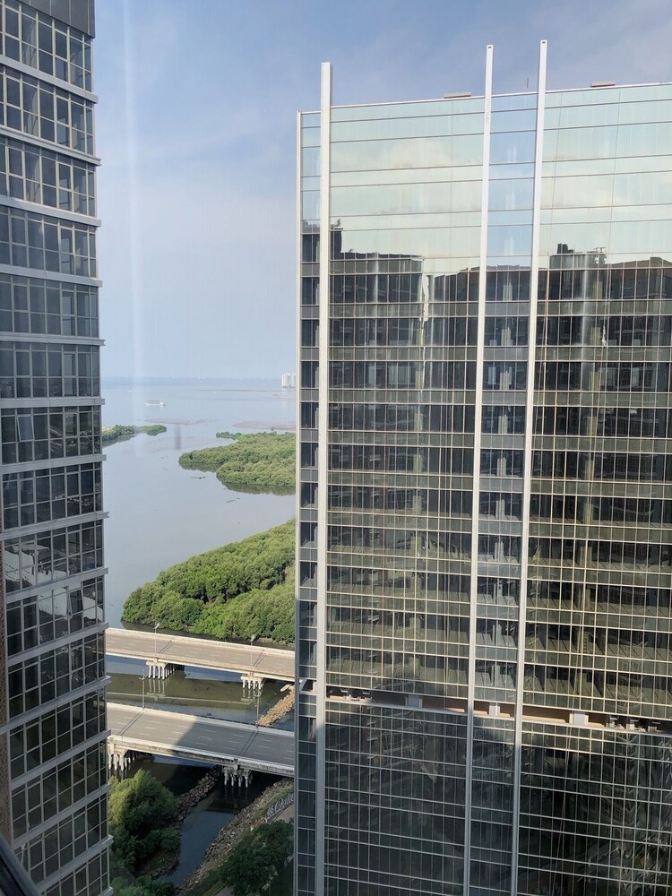 Gold Coast Pik Bahama Sea View Apartments