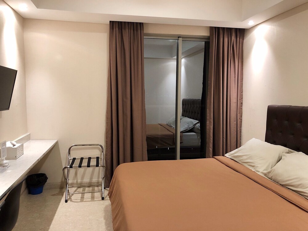 Gold Coast PIK Sea View Apartments by LongeSuites