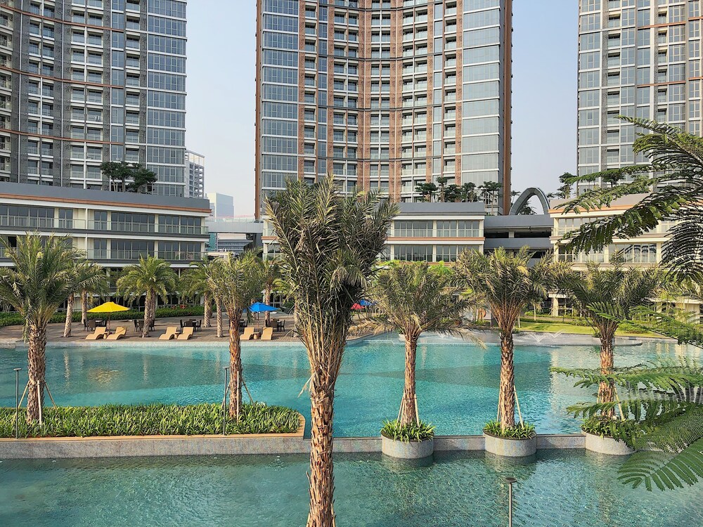 Gold Coast PIK Sea View Apartments by LongeSuites