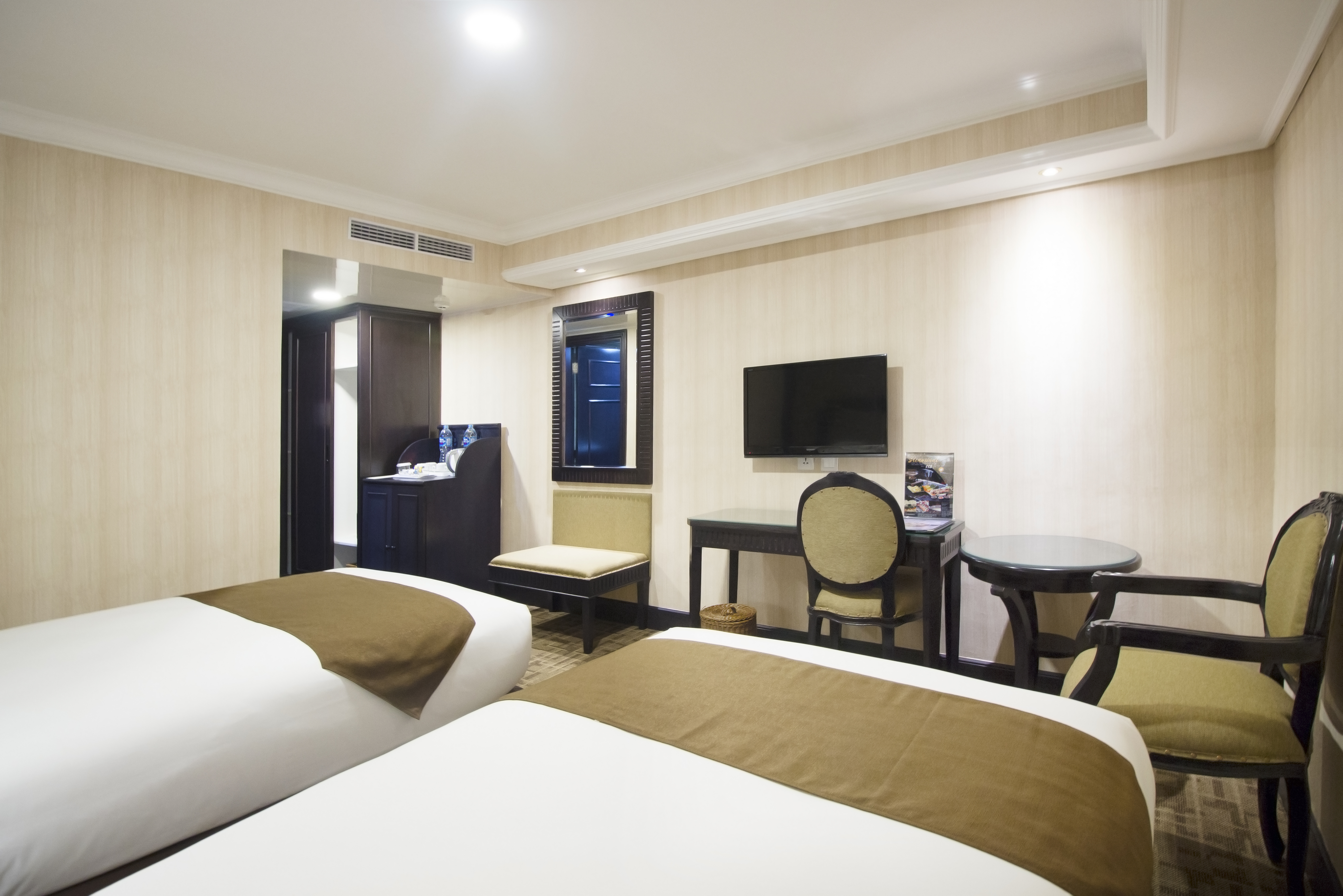 Golden Boutique Melawai