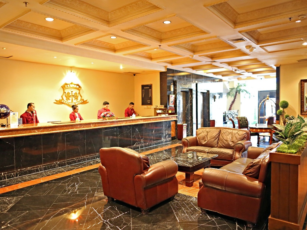 Golden Boutique Melawai