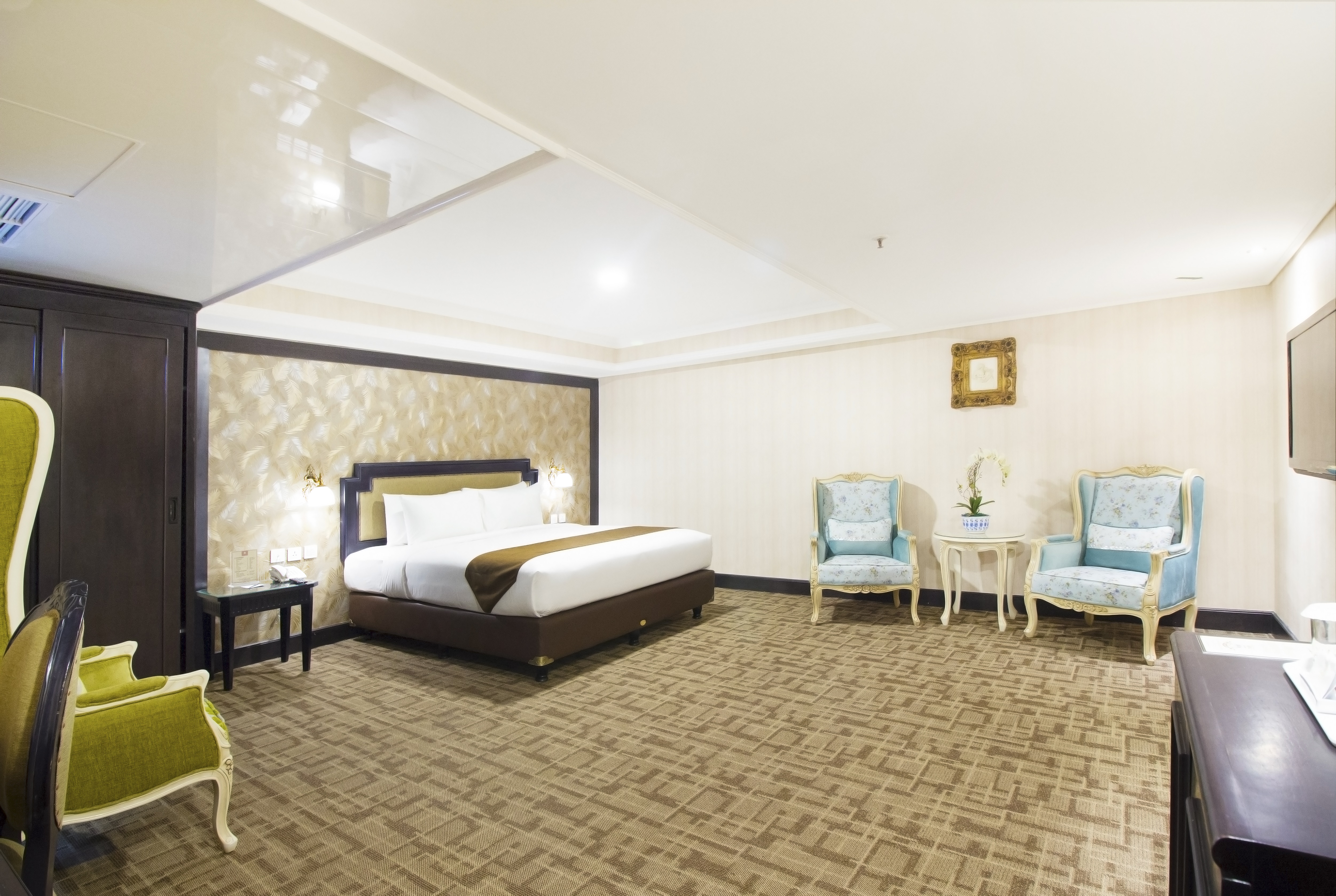Golden Boutique Melawai
