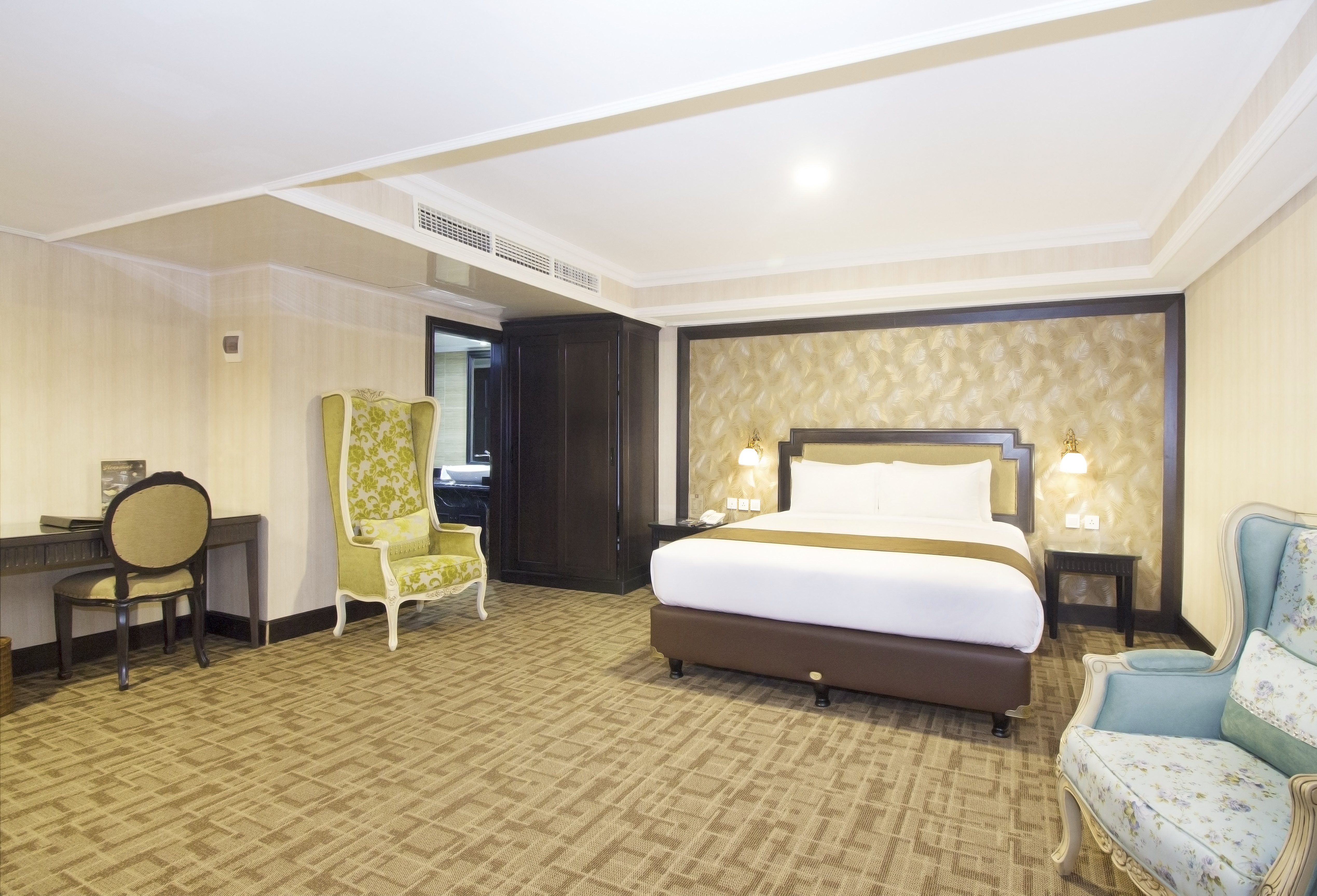 Golden Boutique Melawai