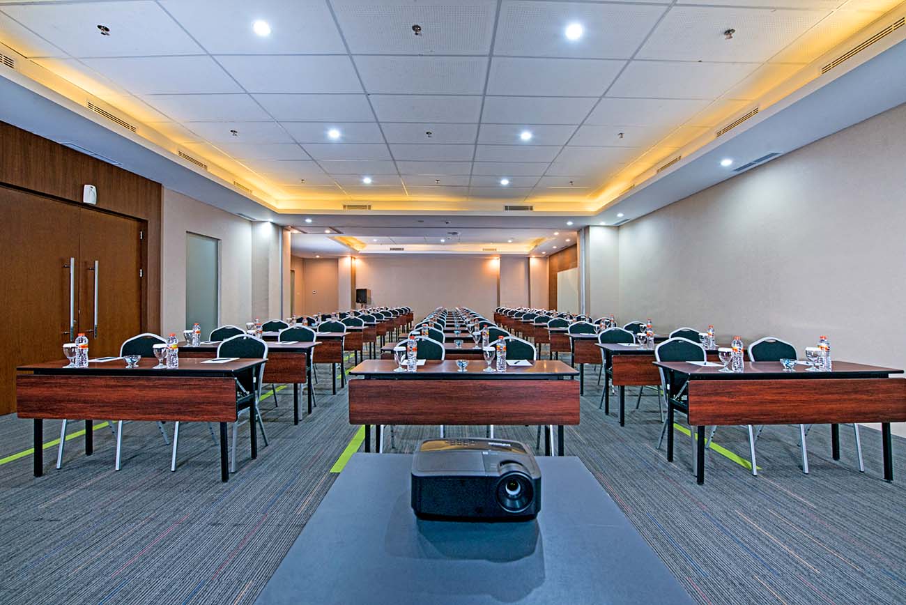 Grand Whiz Poins Square Simatupang Jakarta