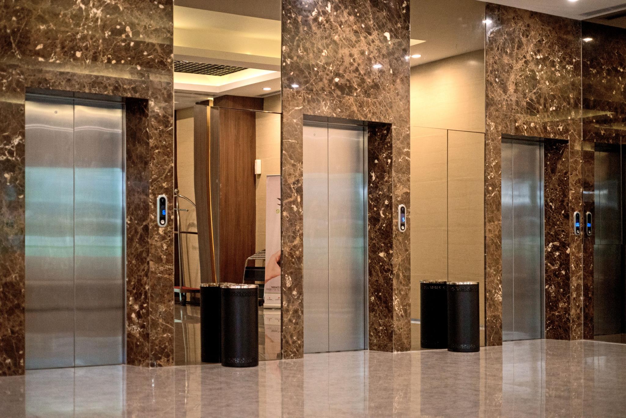 Grand Whiz Poins Square Simatupang Jakarta