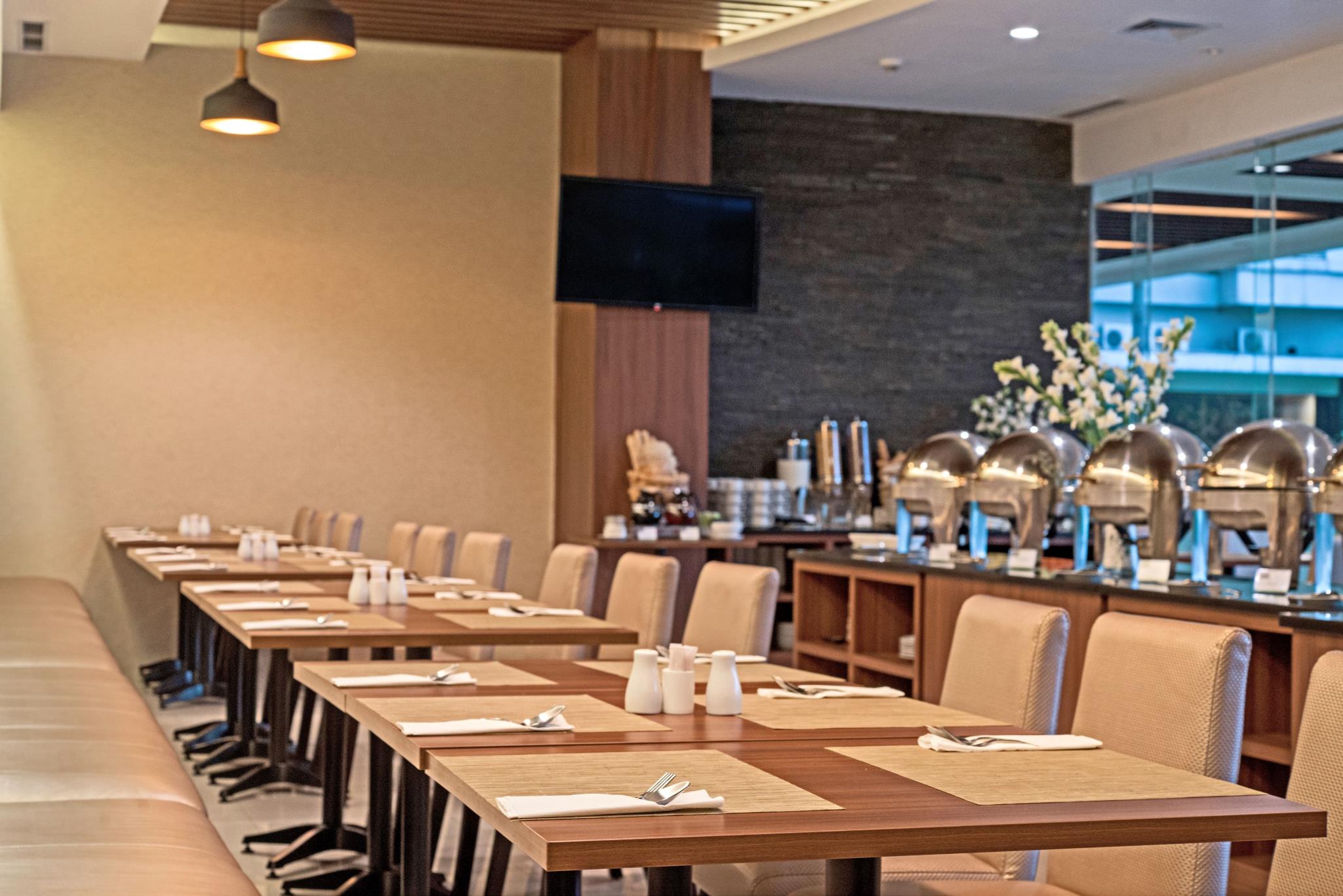 Grand Whiz Poins Square Simatupang Jakarta