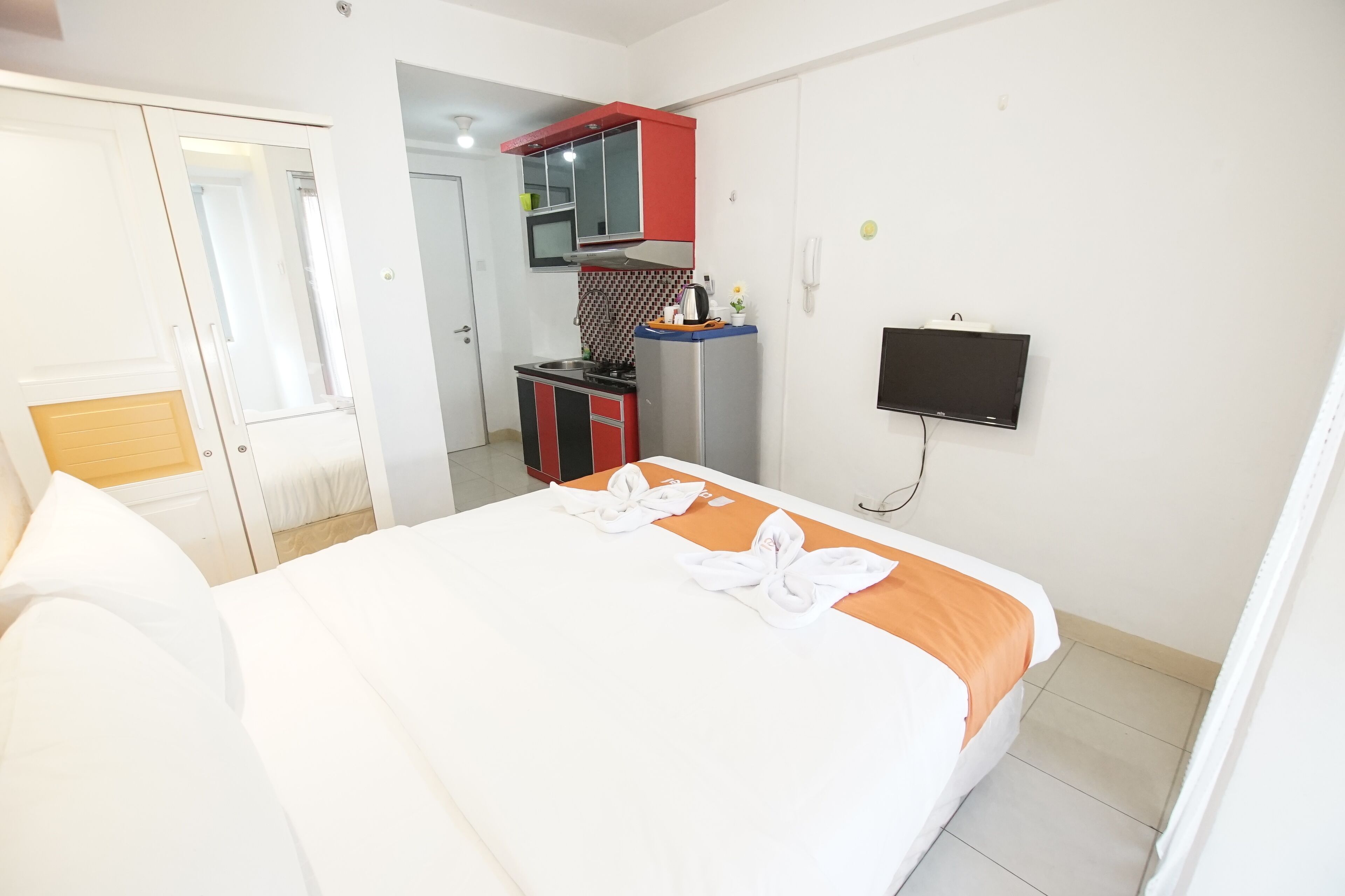 Green Bay Tower G by Apatel