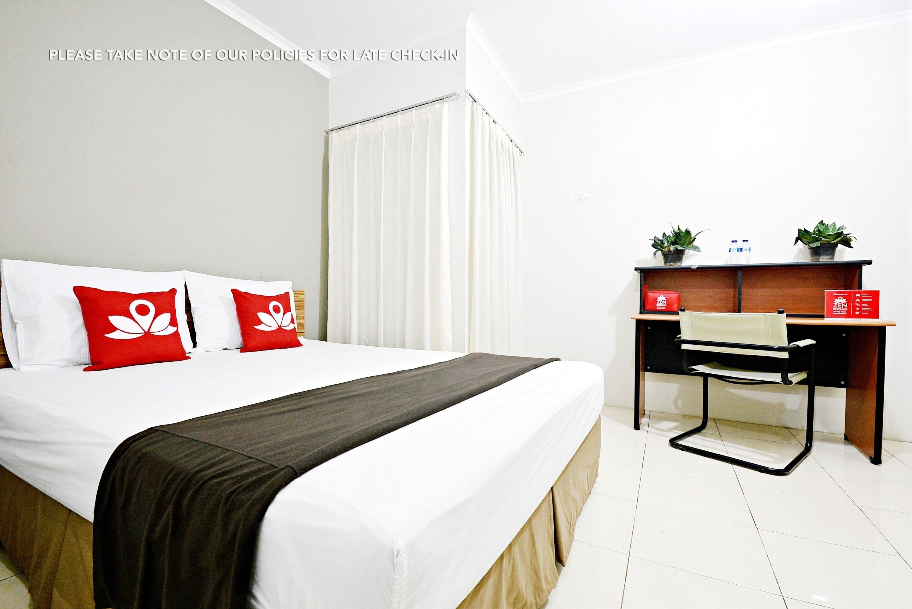 ZEN Rooms Mampang Prapatan Syariah