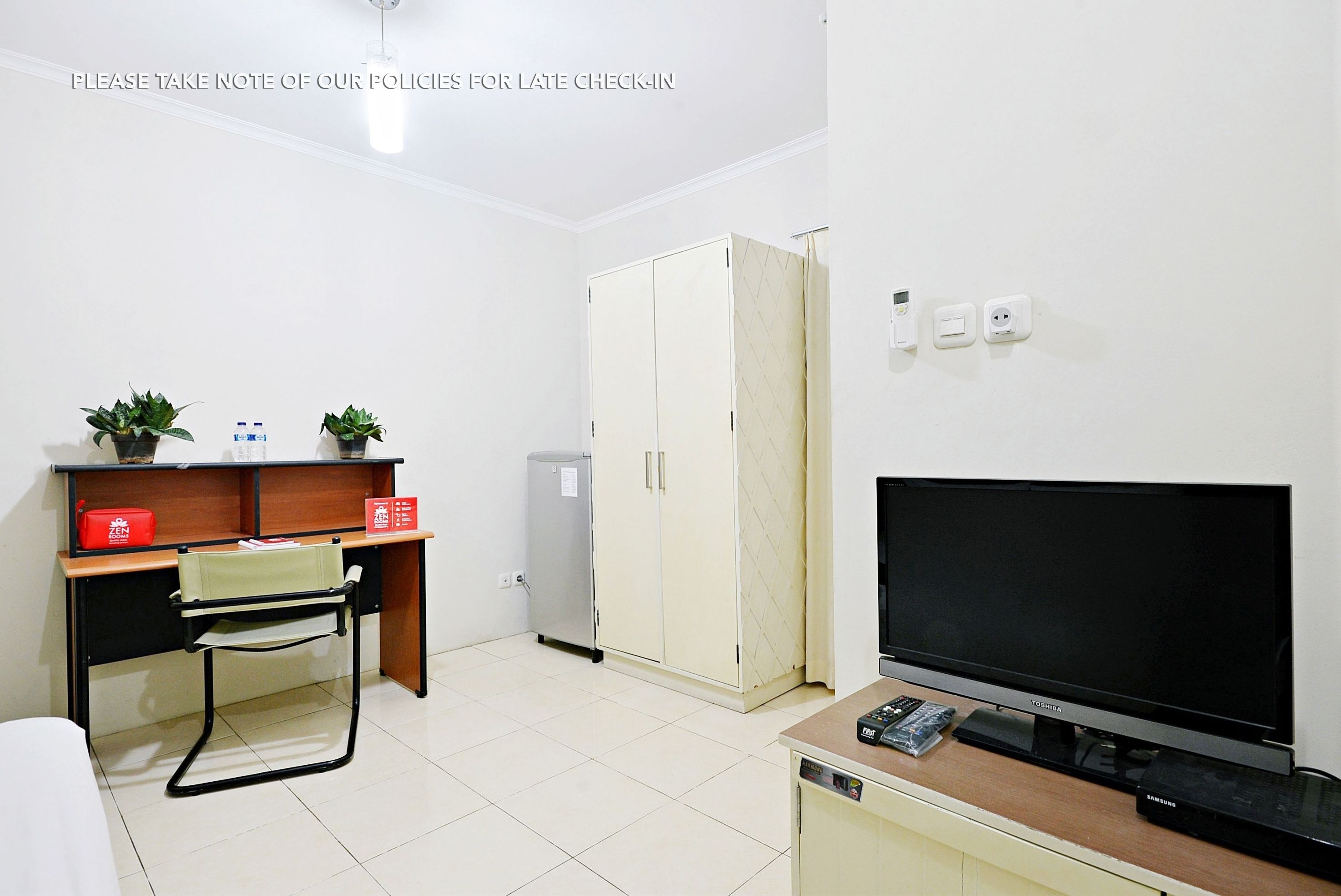 ZEN Rooms Mampang Prapatan Syariah