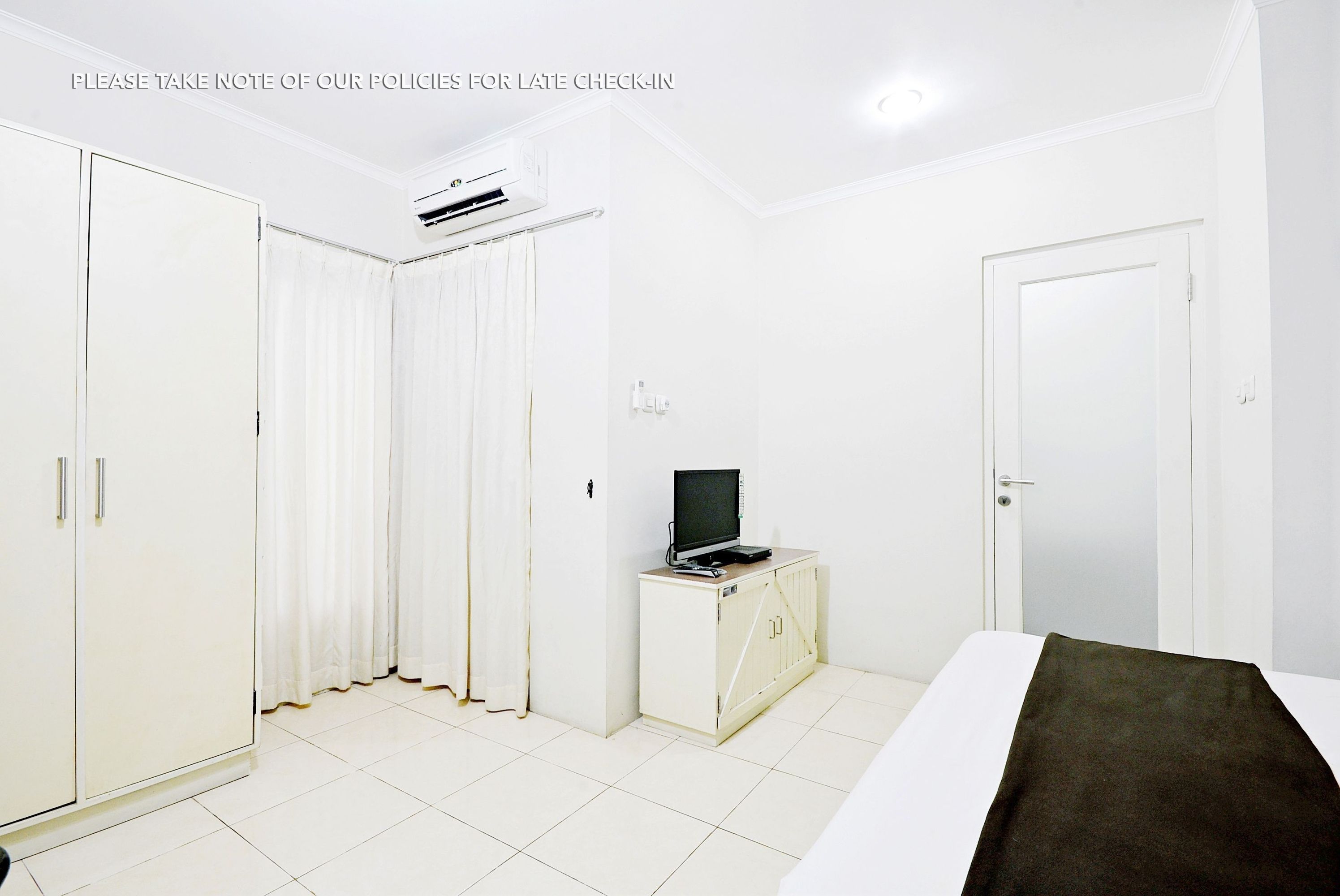 ZEN Rooms Mampang Prapatan Syariah