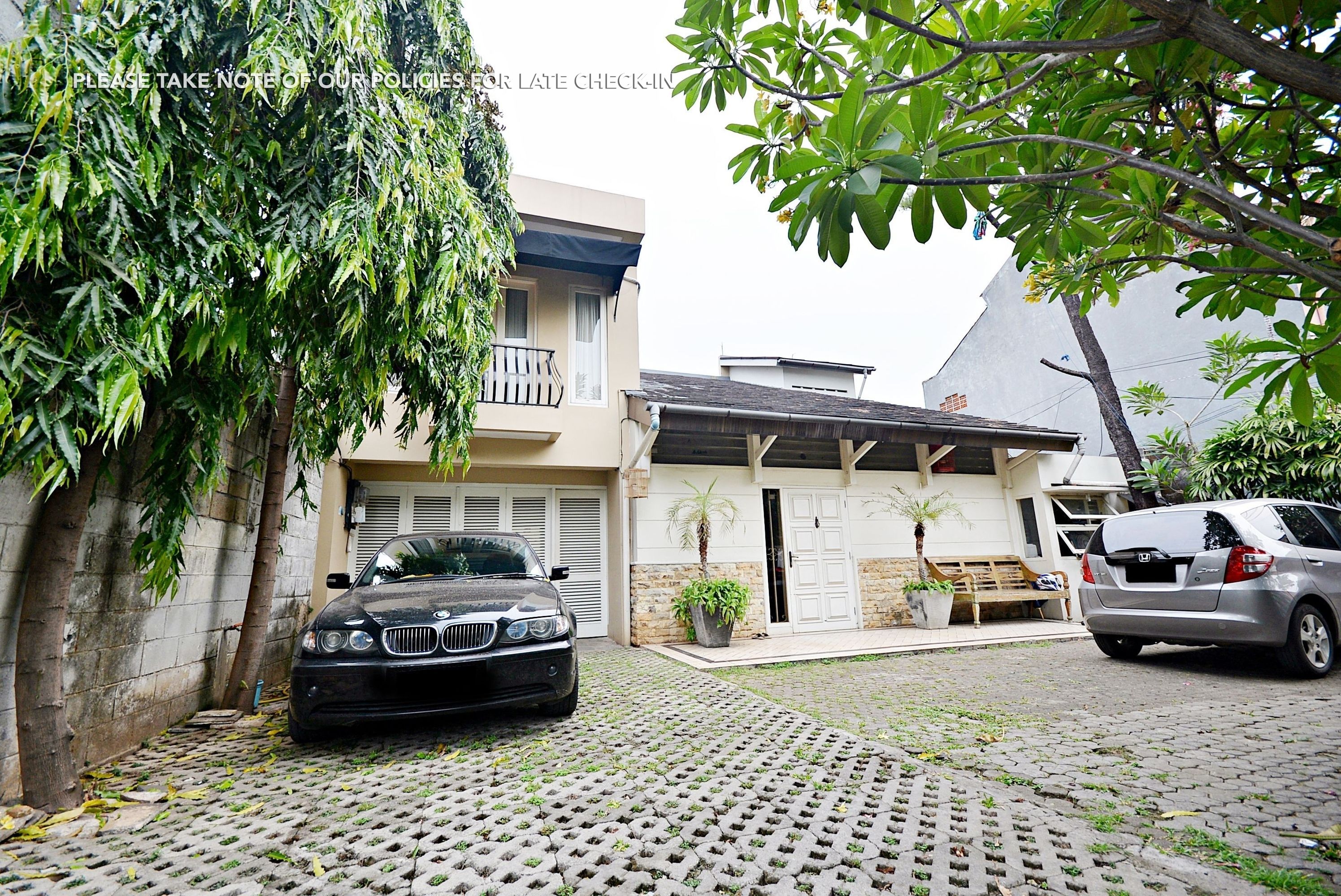 ZEN Rooms Mampang Prapatan Syariah