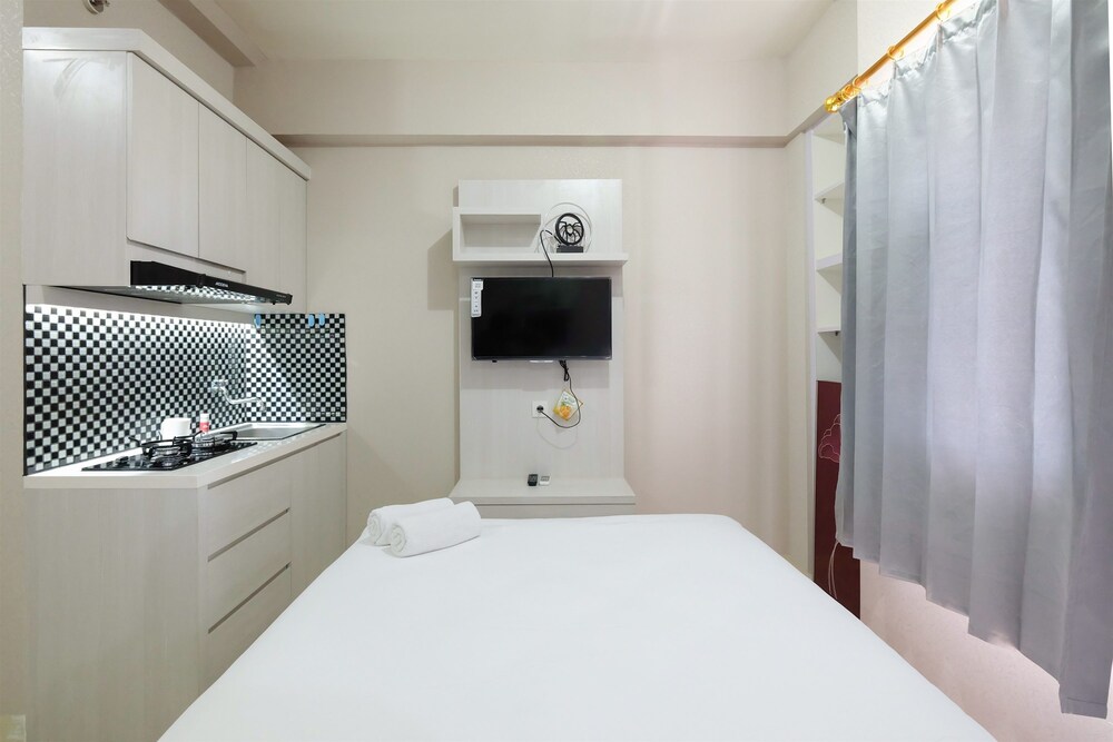 Green Pramuka Cempaka Putih Apartment by Travelio