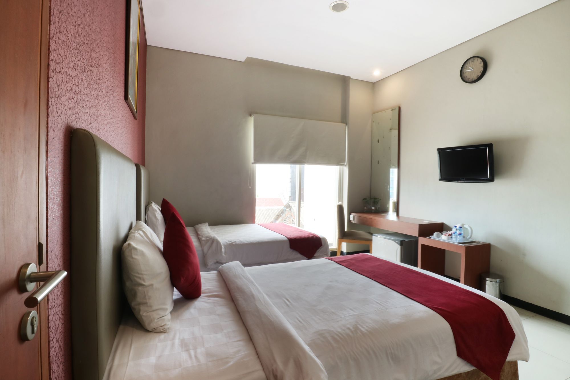 Blue Pacific by RedDoorz