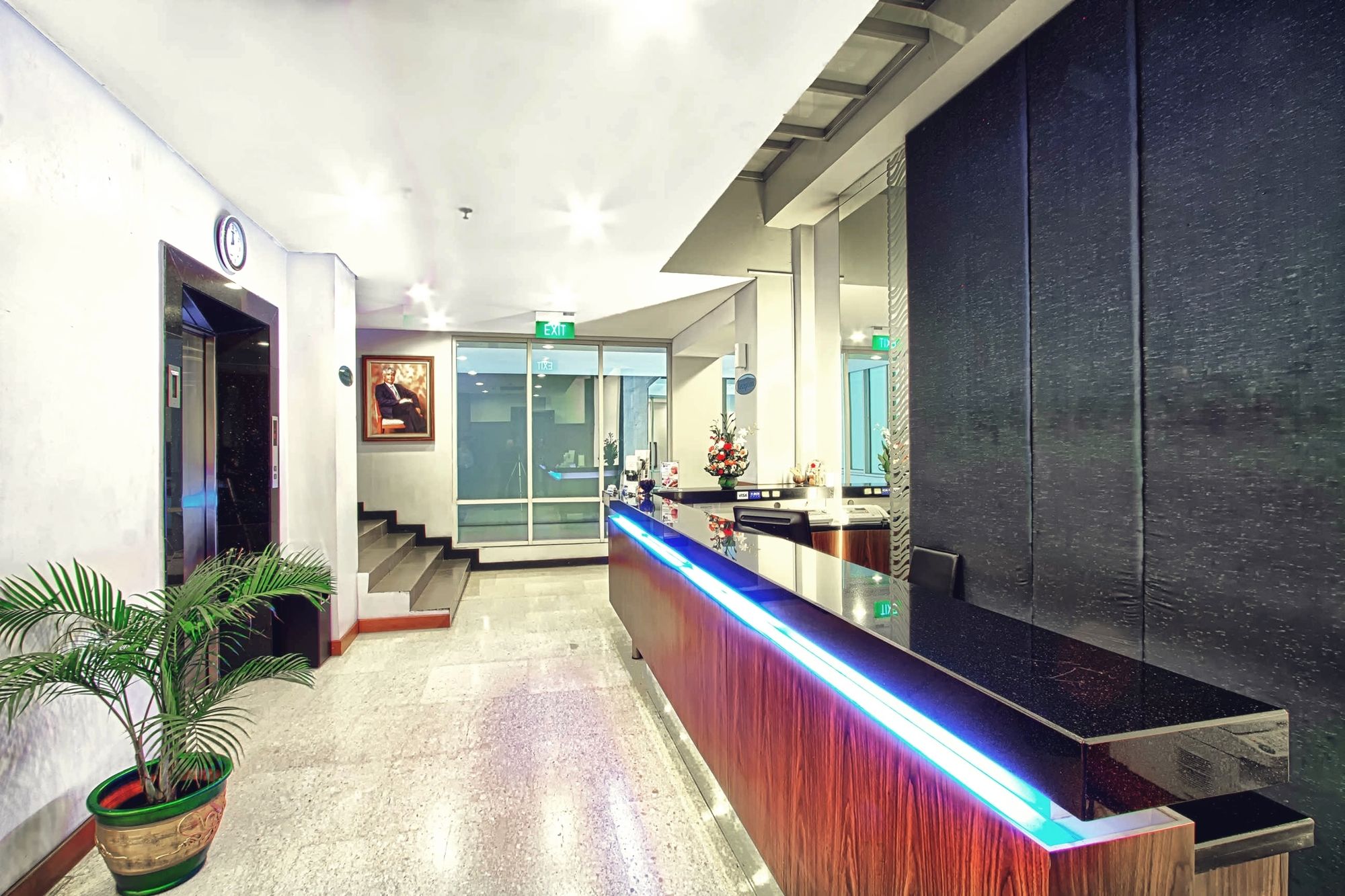 Blue Pacific by RedDoorz