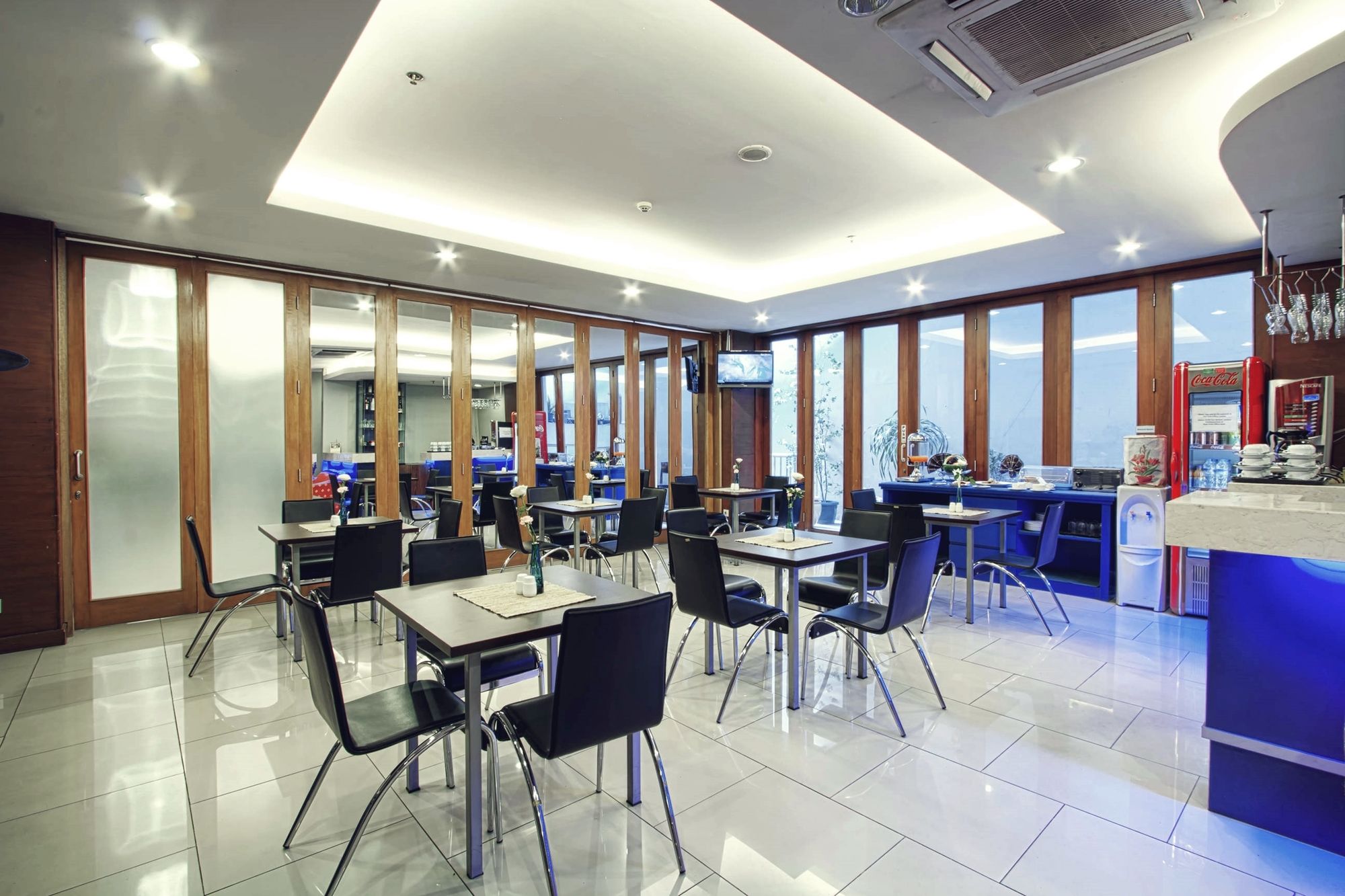 Blue Pacific by RedDoorz