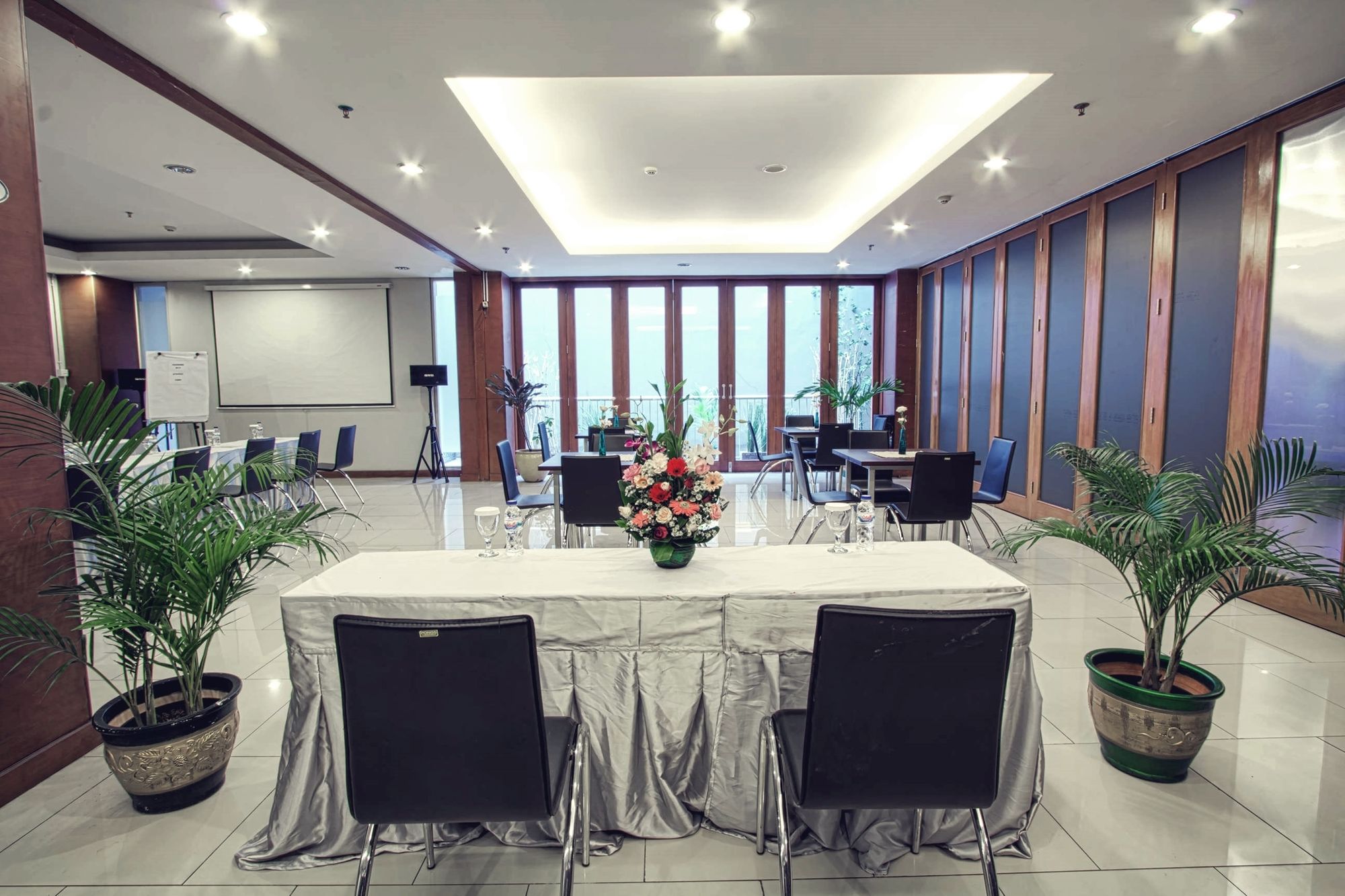 Blue Pacific by RedDoorz