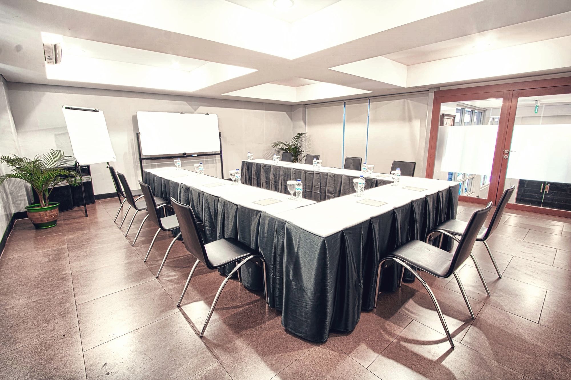 Blue Pacific by RedDoorz