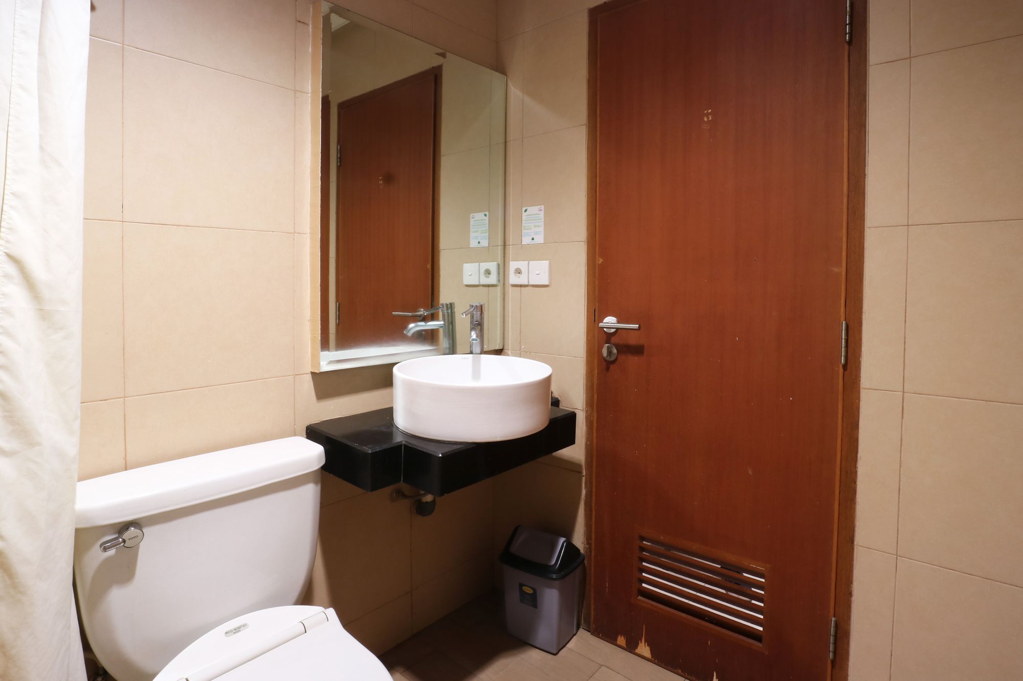 Blue Pacific by RedDoorz