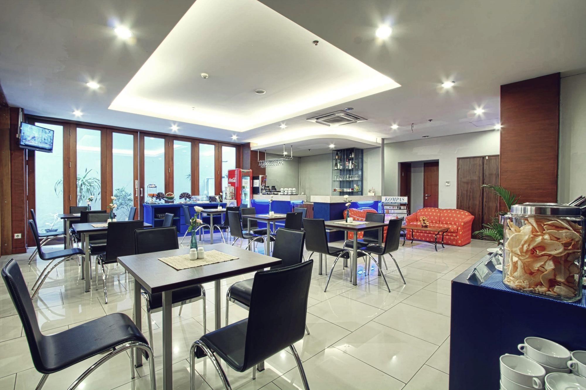 Blue Pacific by RedDoorz