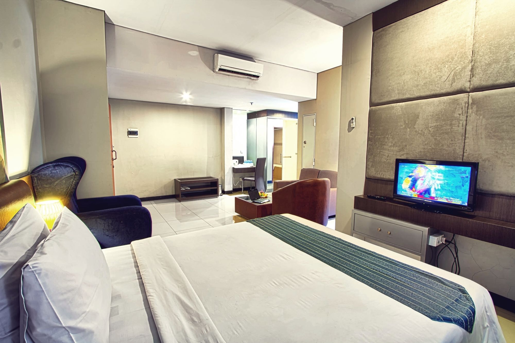 Blue Pacific by RedDoorz